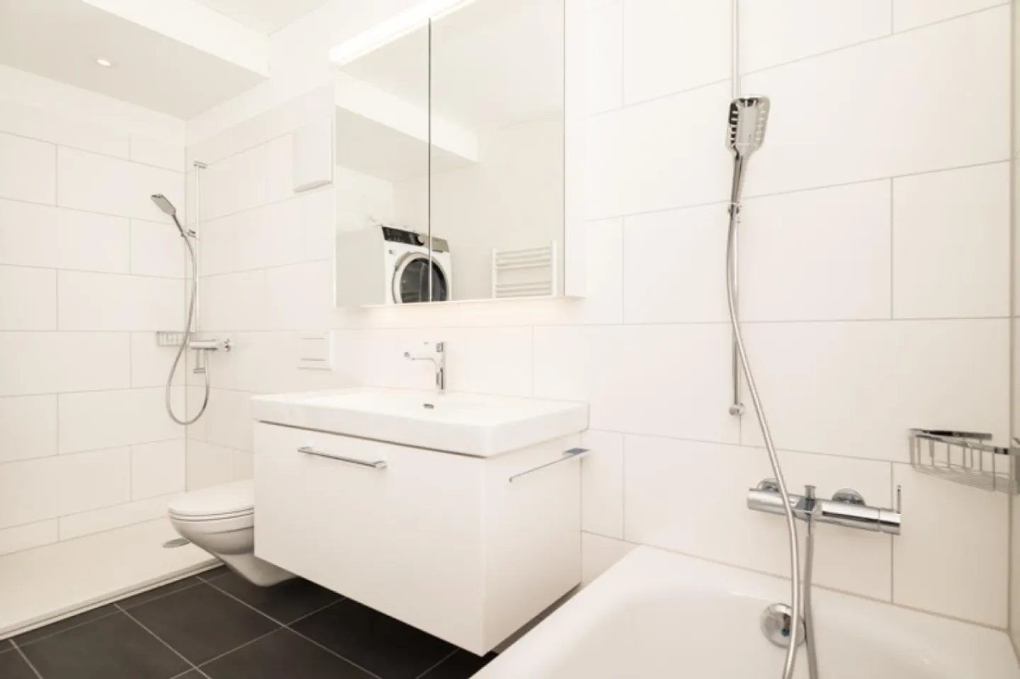 Wohnen mit Aussicht: 14 Etage, See und Berge zum Greifen nah - Foto 6 von 7