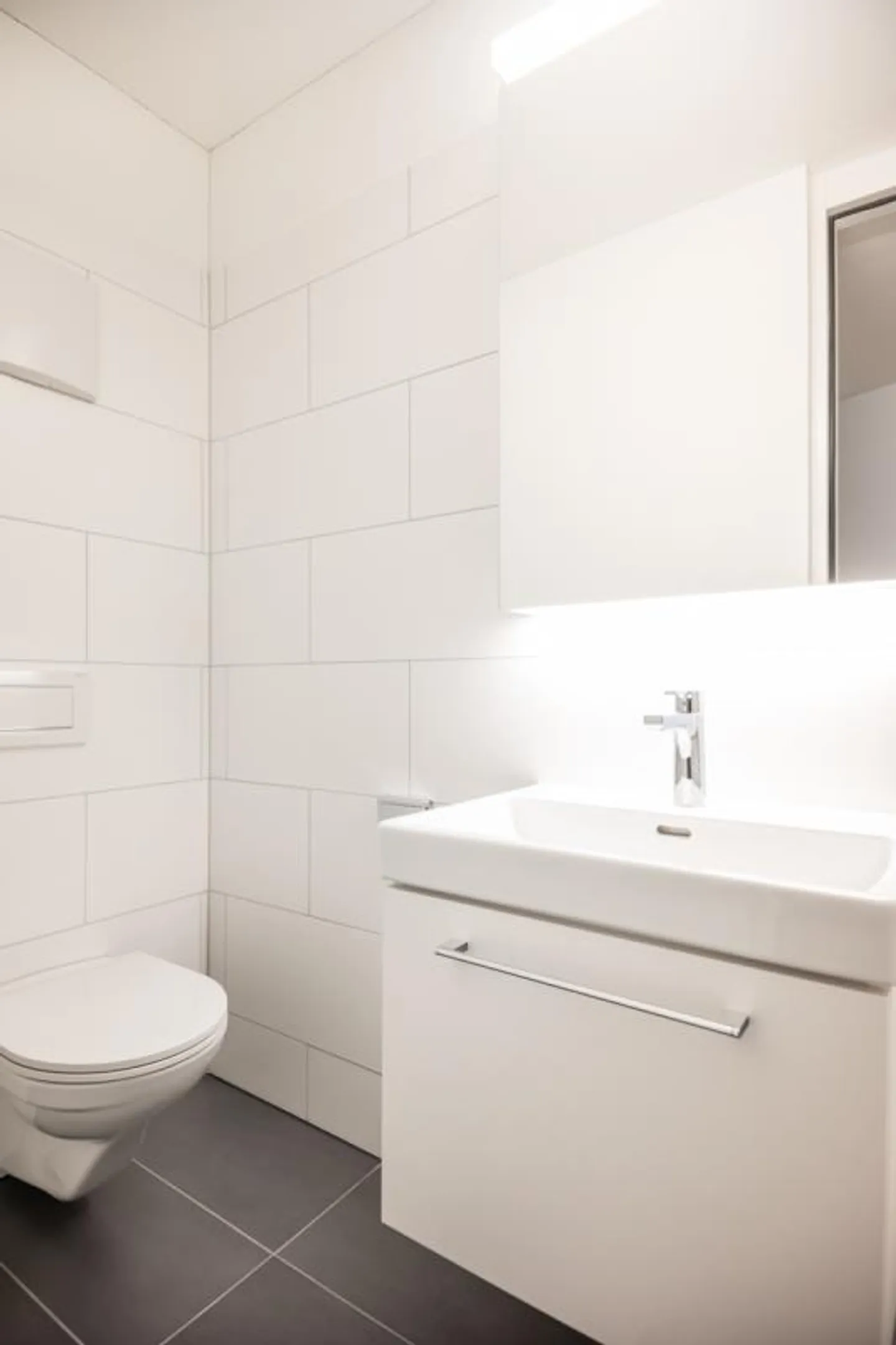Wohnen mit Aussicht: 14 Etage, See und Berge zum Greifen nah - Foto 7 von 7
