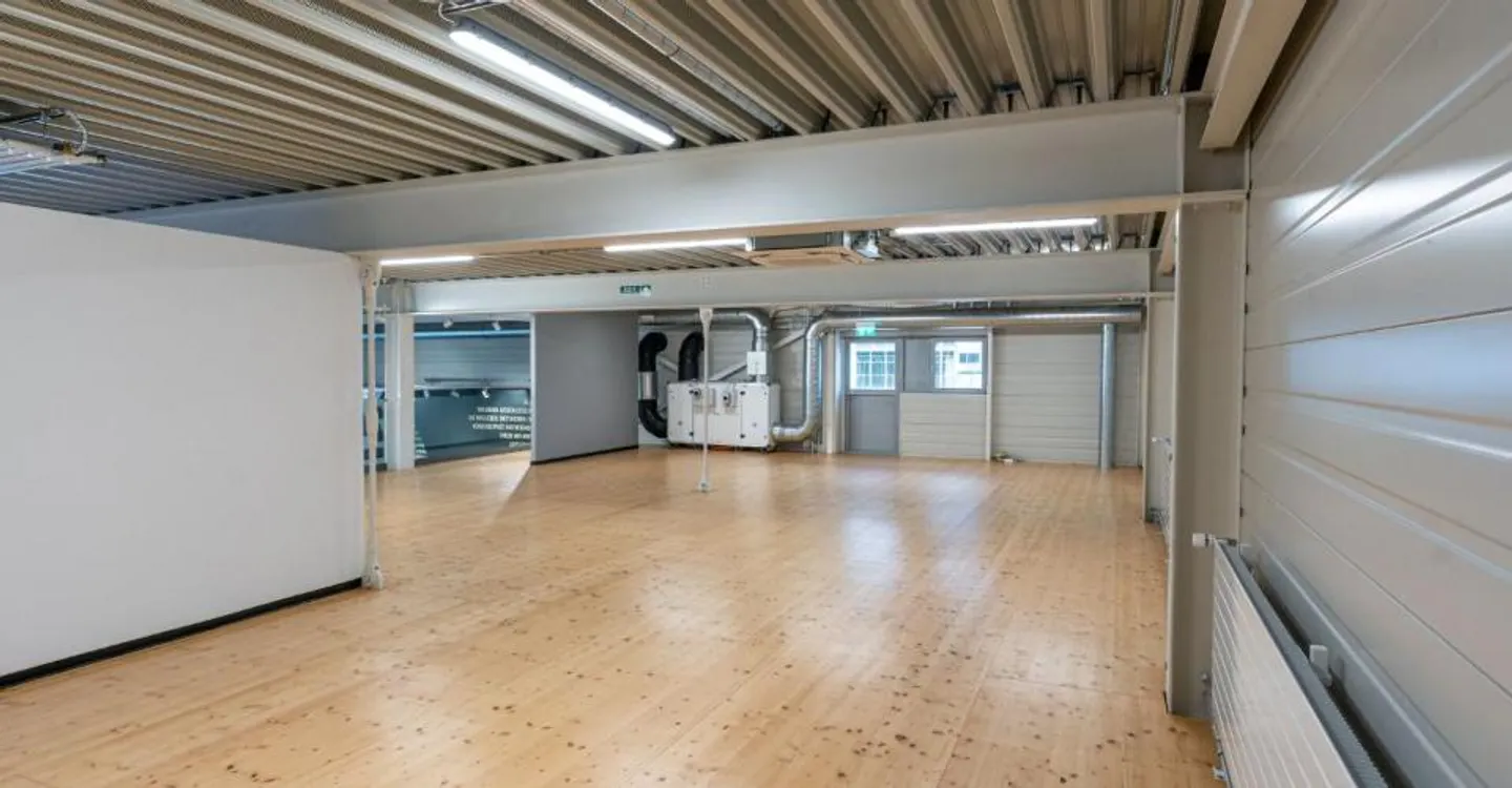 Espaces de bureaux et commerciaux attrayants et bien desservis dans le Bözingenfeld de Bienne - Photo 10 sur 12