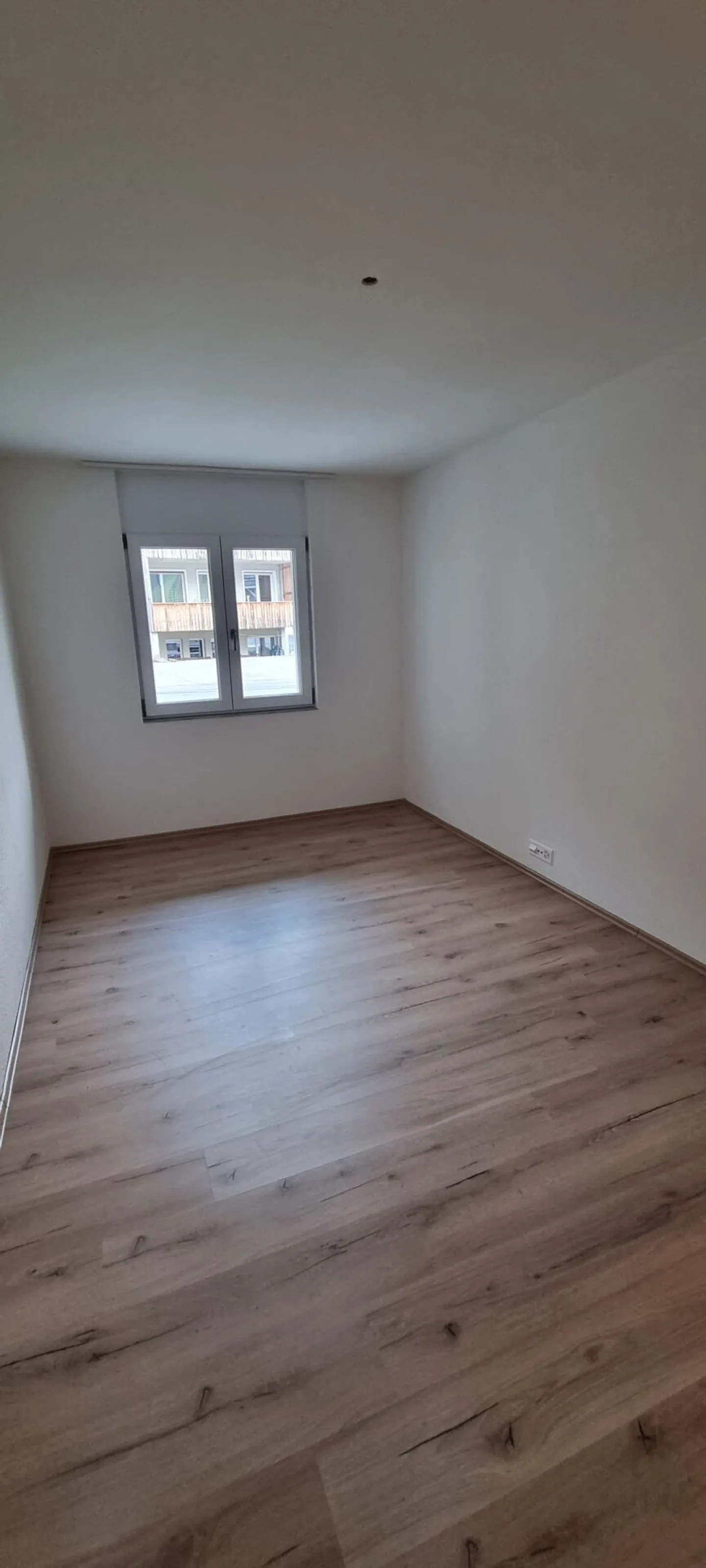 Appartamento moderno di 4,5 stanze con balcone in posizione tranquilla - Foto 1 di 4