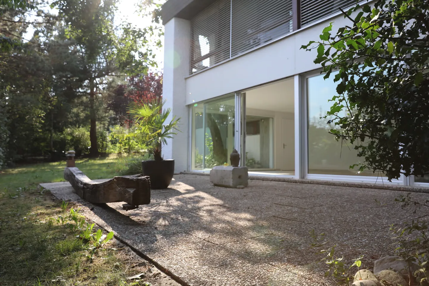 Appartement moderne au rez-de-chaussée avec grand patio - Photo 1 sur 13