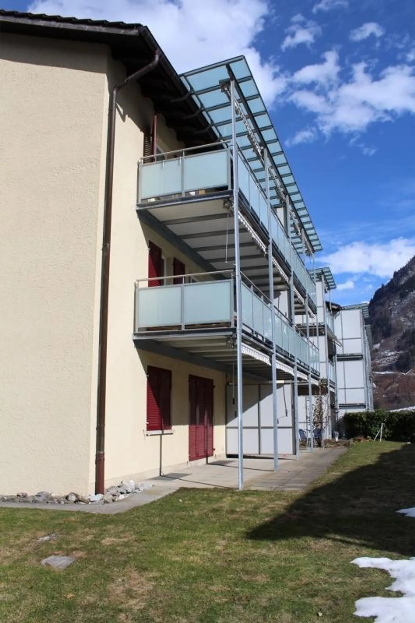 Appartamento 3 locali a Schwanden in affitto - Foto 1 di 9