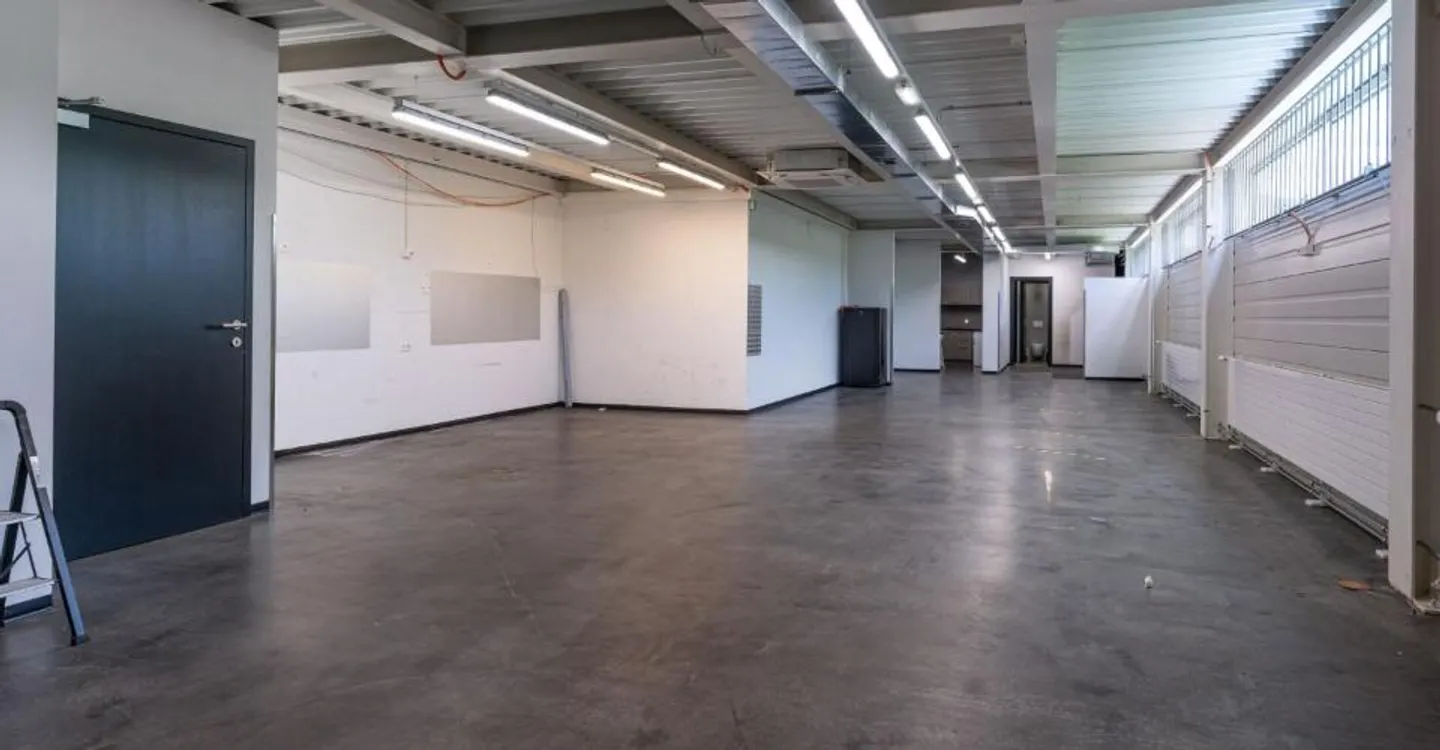 Espaces de bureaux et commerciaux attrayants et bien desservis dans le Bözingenfeld de Bienne - Photo 11 sur 12