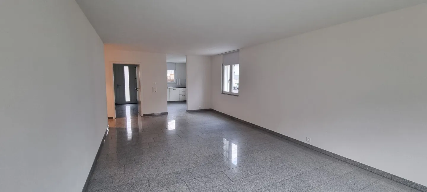 Appartamento moderno di 4,5 stanze con balcone in posizione tranquilla - Foto 4 di 4