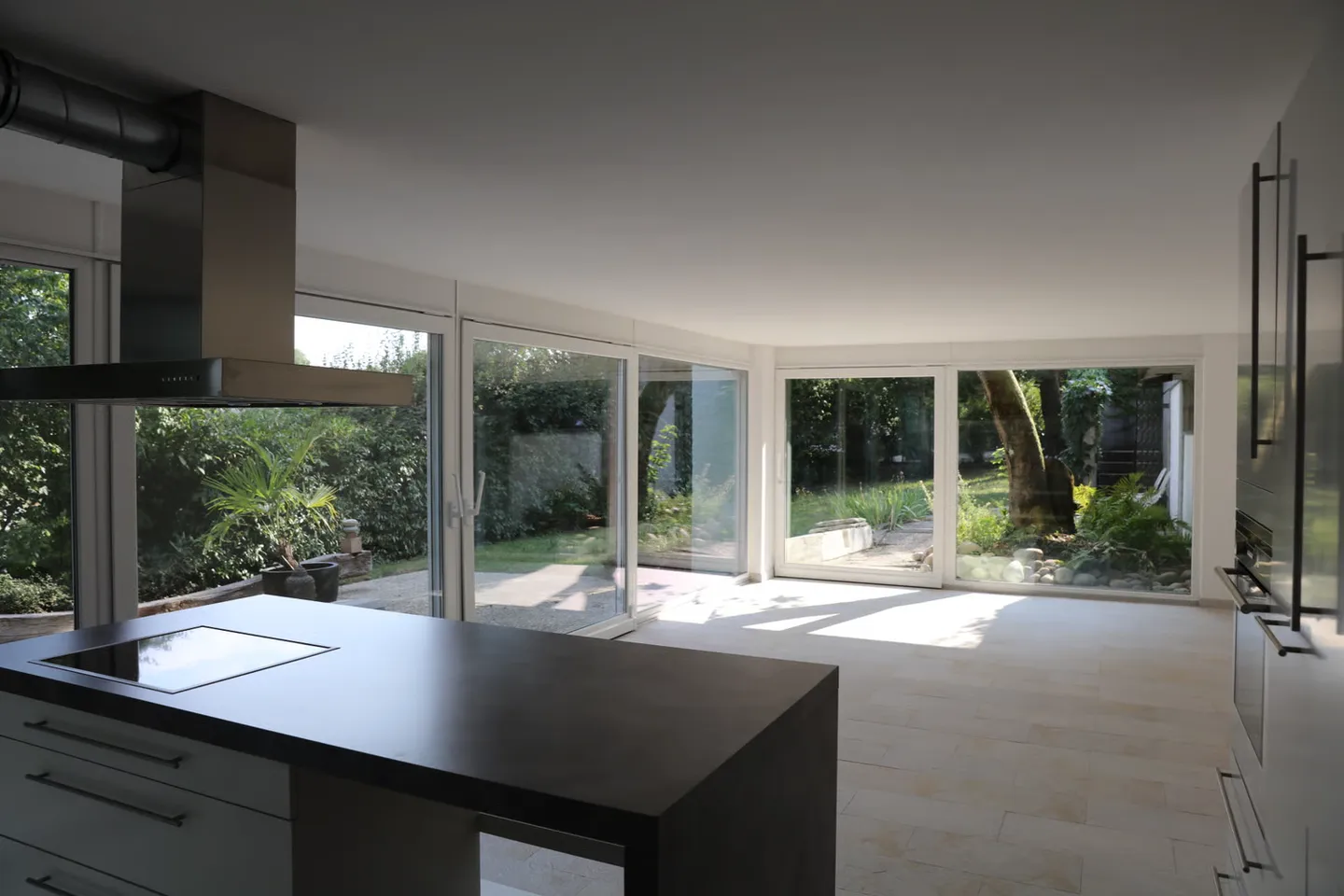Appartement moderne au rez-de-chaussée avec grand patio - Photo 4 sur 13