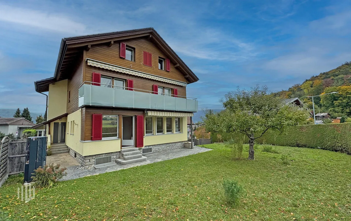 ImmoWyss - Appartement rénové de 3,5 pièces au rez-de-chaussée avec coin salon dans le jardin - Photo 1 sur 11