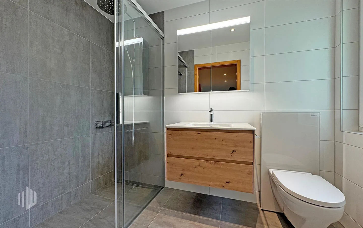 ImmoWyss - Appartement rénové de 3,5 pièces au rez-de-chaussée avec coin salon dans le jardin - Photo 6 sur 11