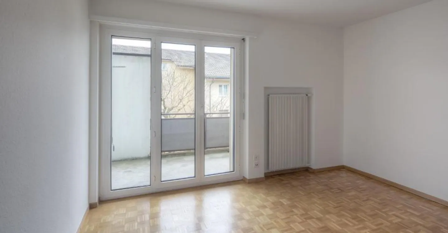Quiet Neighborhood - Rent without Deposit - Photo 2 of 5