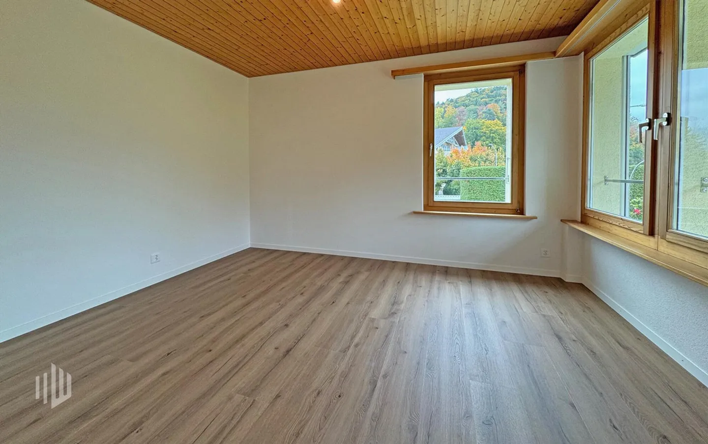 ImmoWyss - Appartement rénové de 3,5 pièces au rez-de-chaussée avec coin salon dans le jardin - Photo 7 sur 11