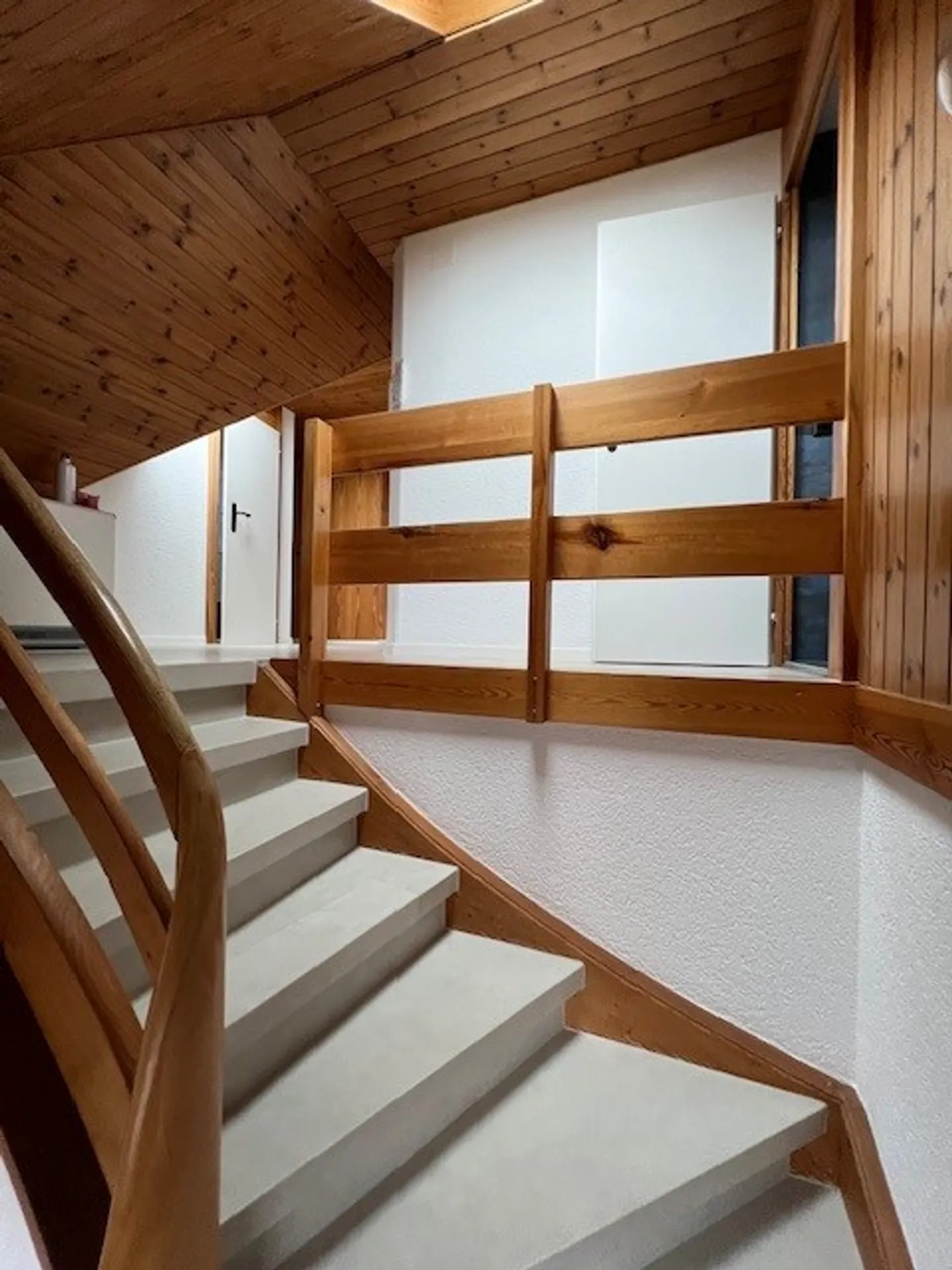 Charmante Dachwohnung in ruhiger Lage - Foto 2 von 20