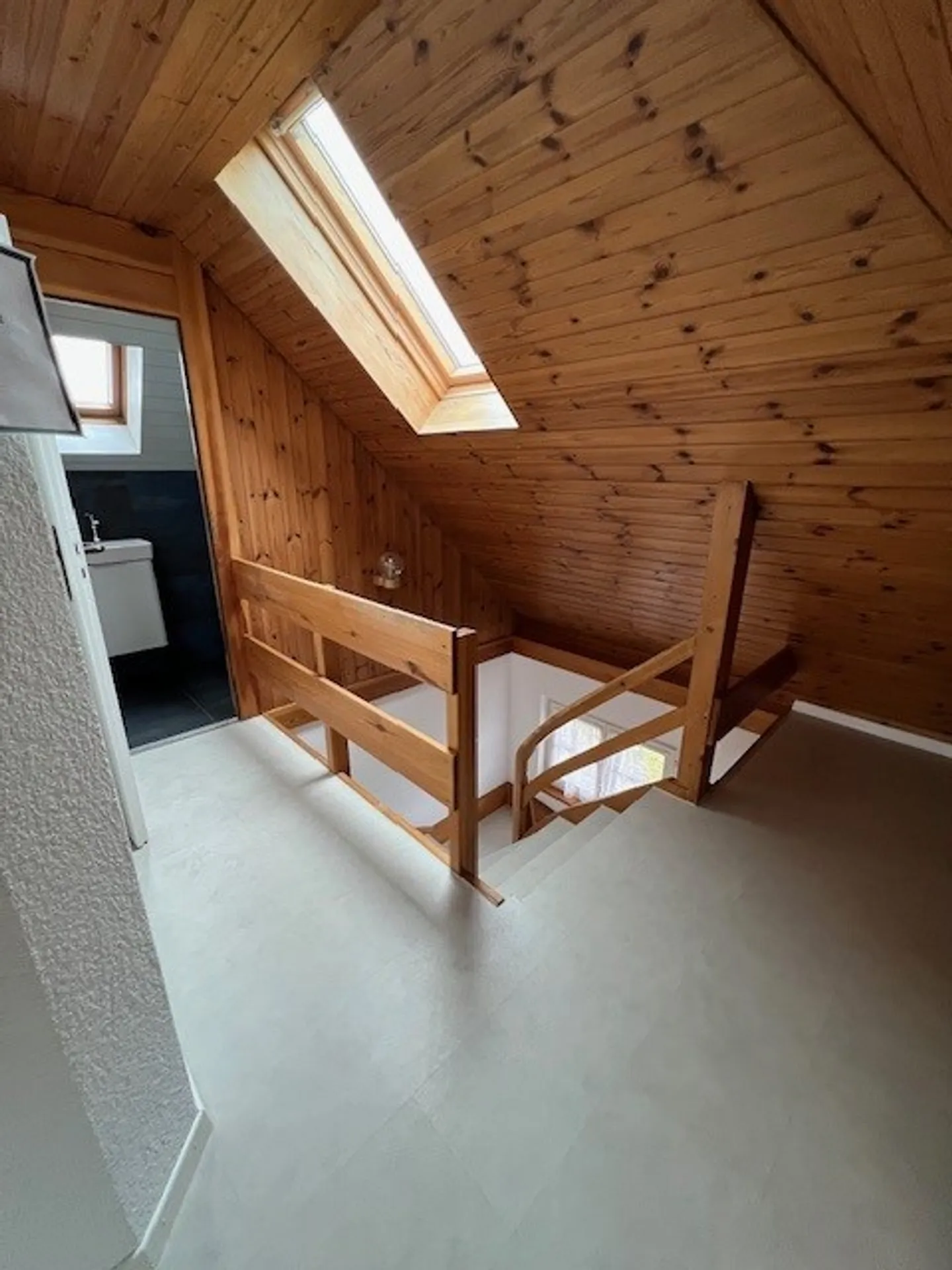 Charmante Dachwohnung in ruhiger Lage - Foto 3 von 20