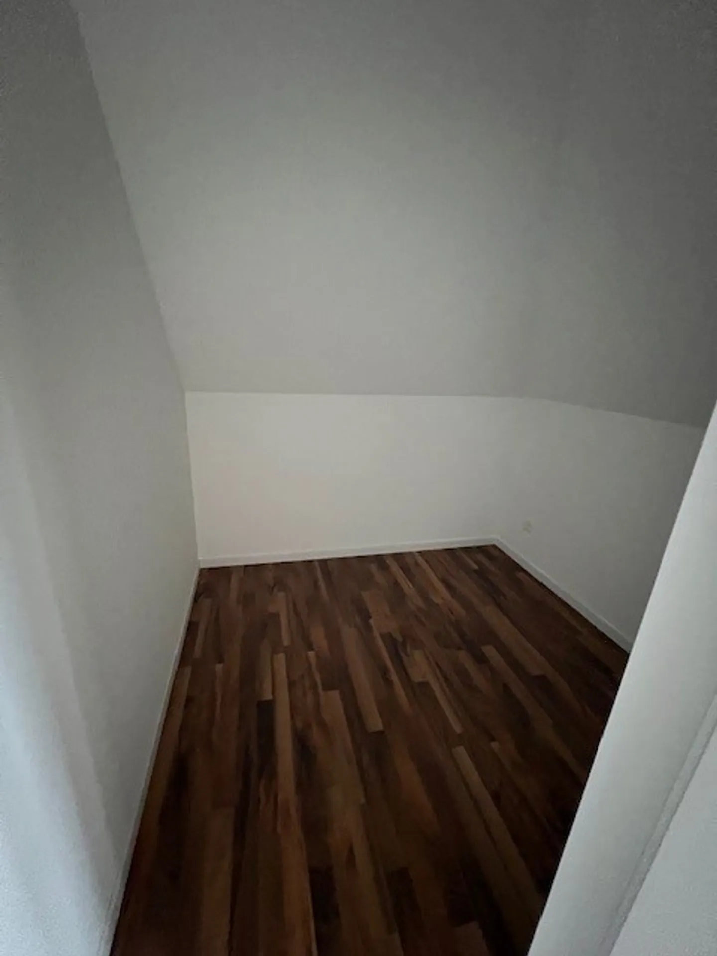 Charmante Dachwohnung in ruhiger Lage - Foto 7 von 20