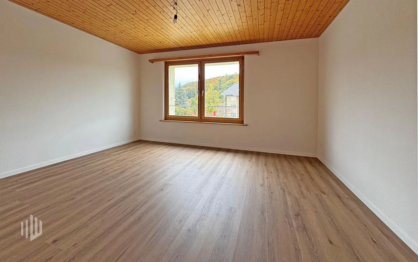 ImmoWyss - Appartement rénové de 3,5 pièces au rez-de-chaussée avec coin salon dans le jardin - Photo 8 sur 11