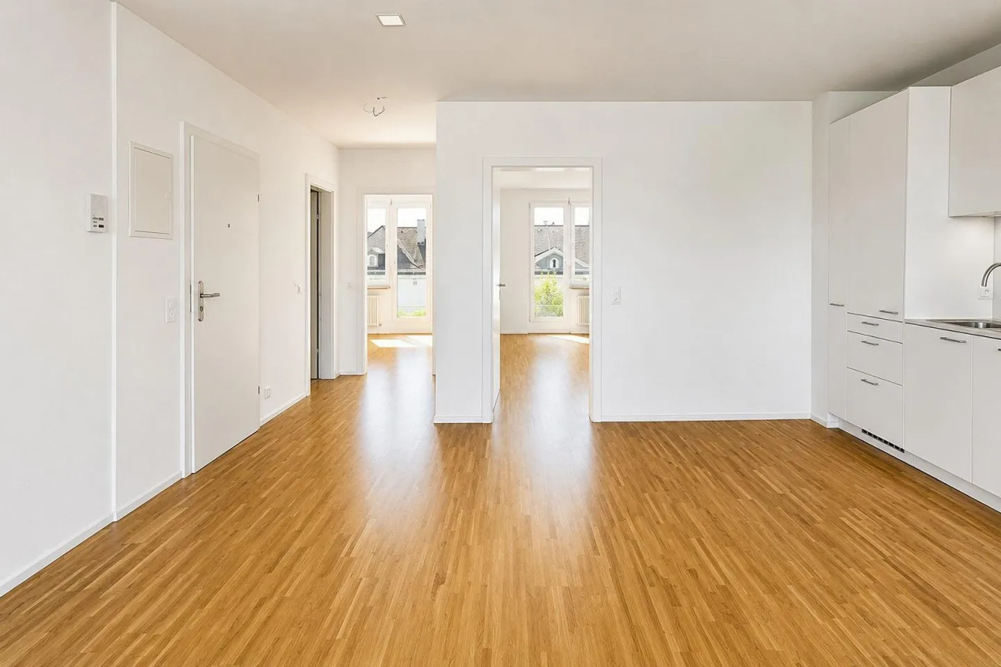 Modern 3-room penthouse with two roof terraces in a central location... - Photo 2 of 9