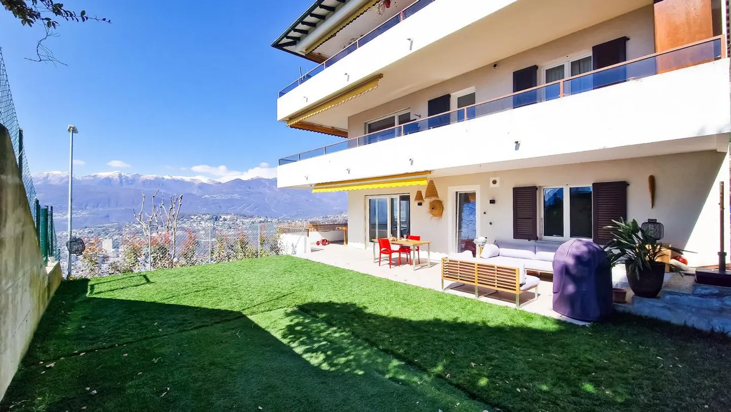 Refined Apartment with Garden and View of Lake Lugano - Photo 4 of 19