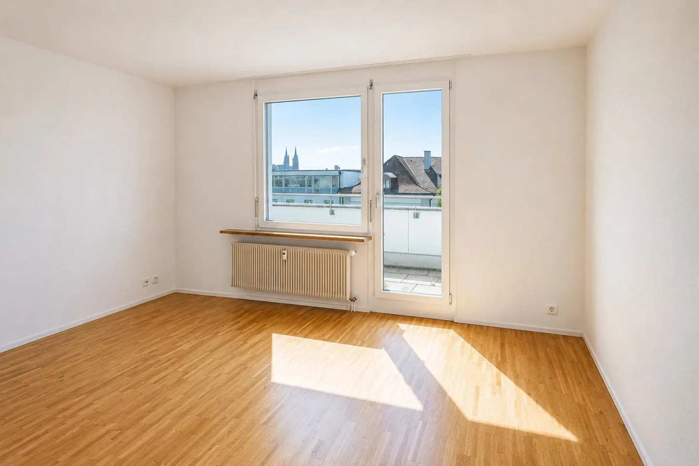 Modern 3-room penthouse with two roof terraces in a central location... - Photo 4 of 9