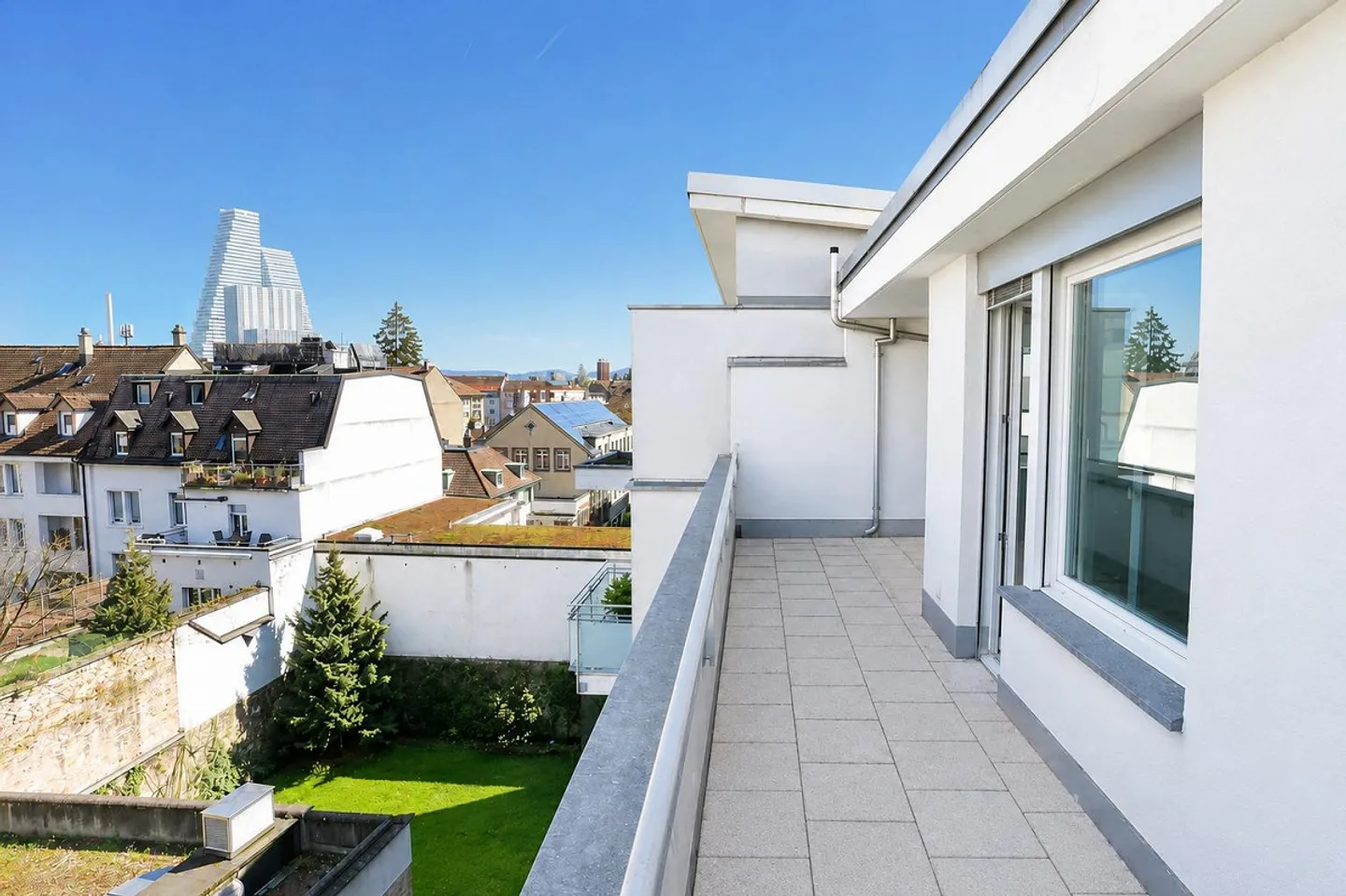 Modern 3-room penthouse with two roof terraces in a central location... - Photo 7 of 9