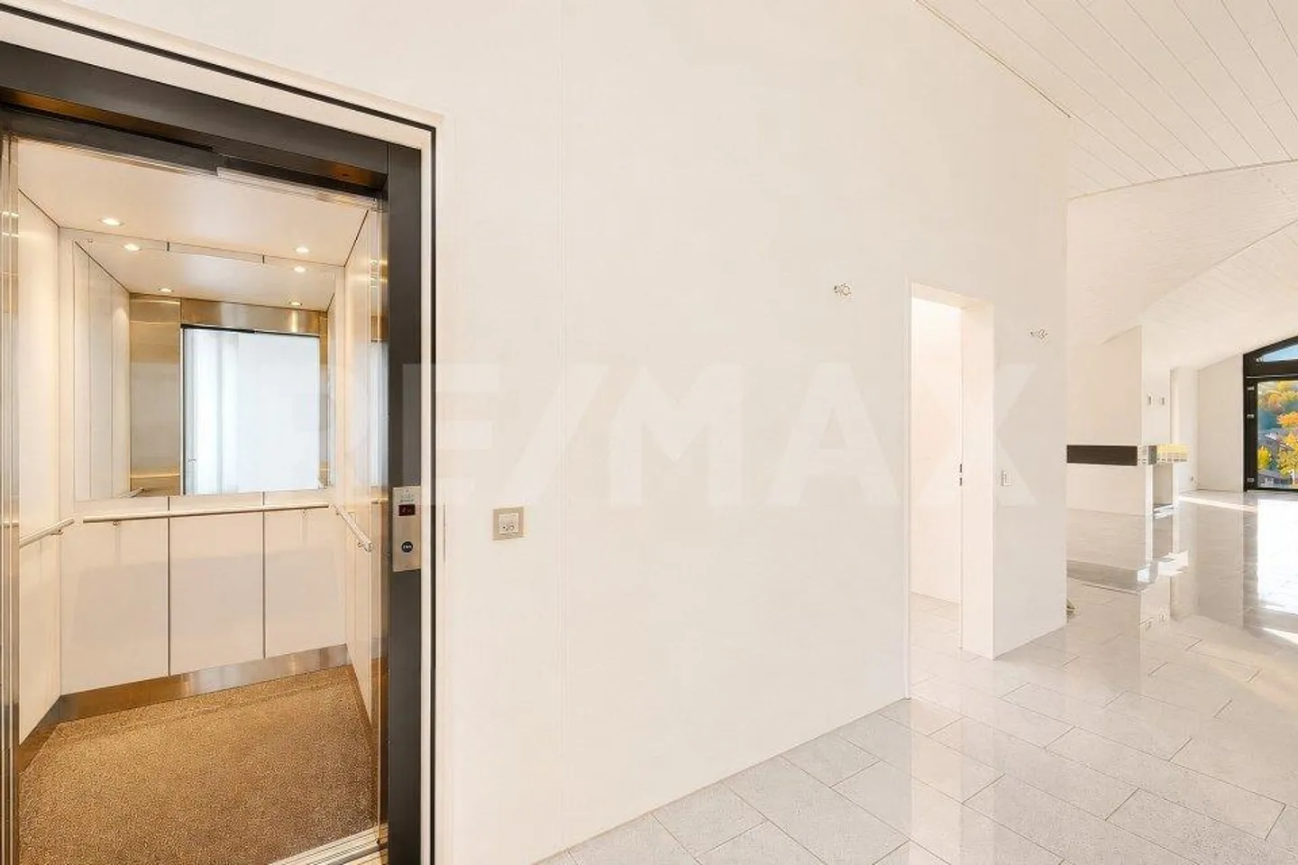 Exclusive 3.5 - 5.5 Room Attic Penthouse 246 m² NWF, 4 Terraces, i... - Photo 13 of 13