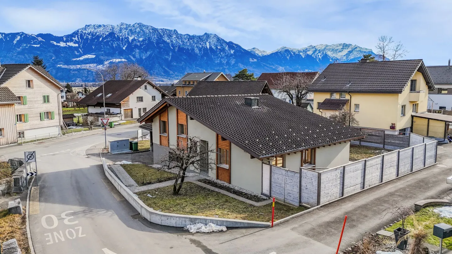 Maison individuelle de 4,5 pièces fraîchement rénovée - Photo 3 sur 22