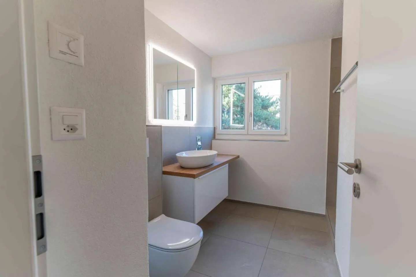 Discover pure modern living comfort! - Photo 7 of 9