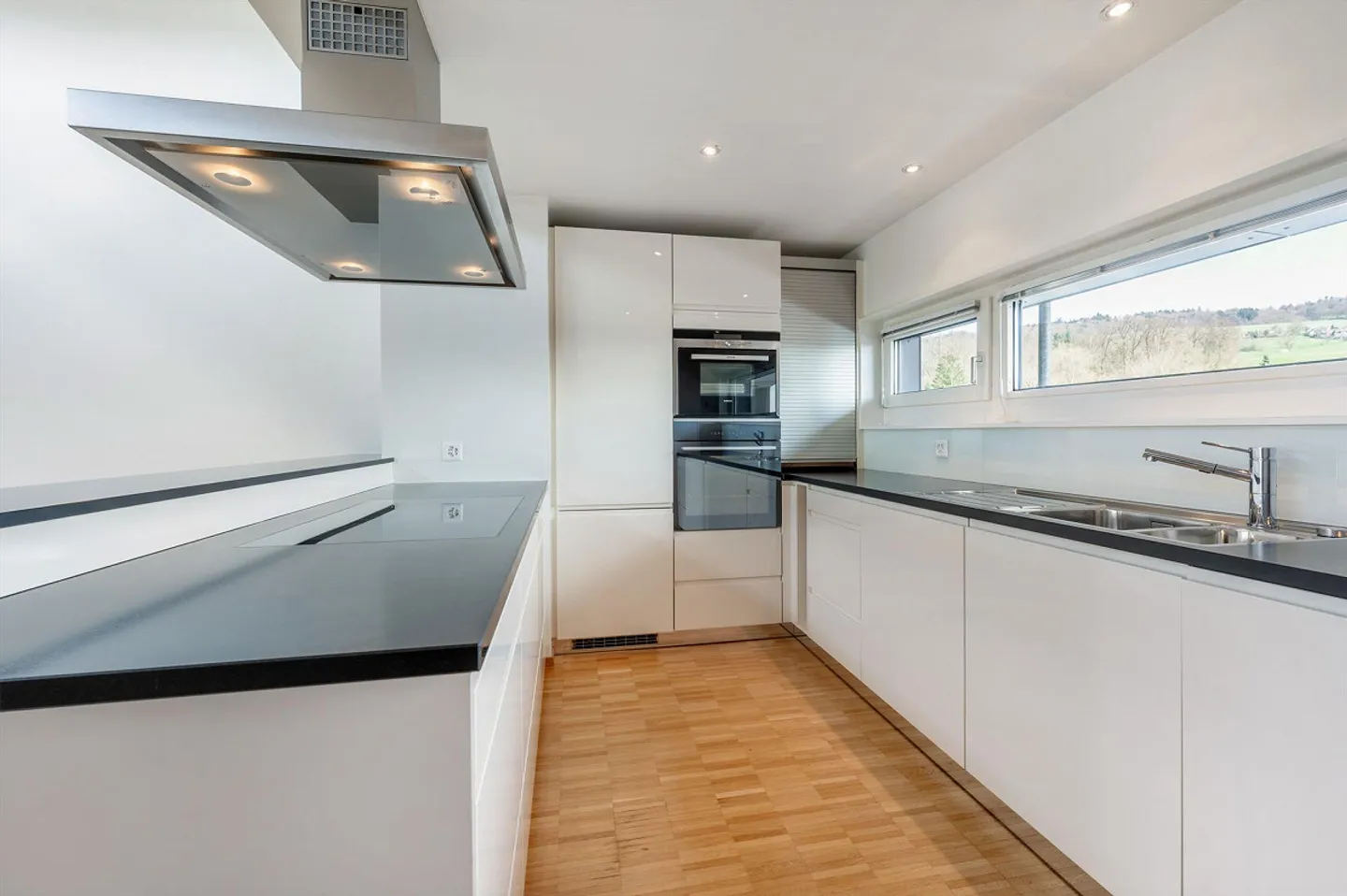 High Comfort and Breathtaking Views - Photo 5 of 13