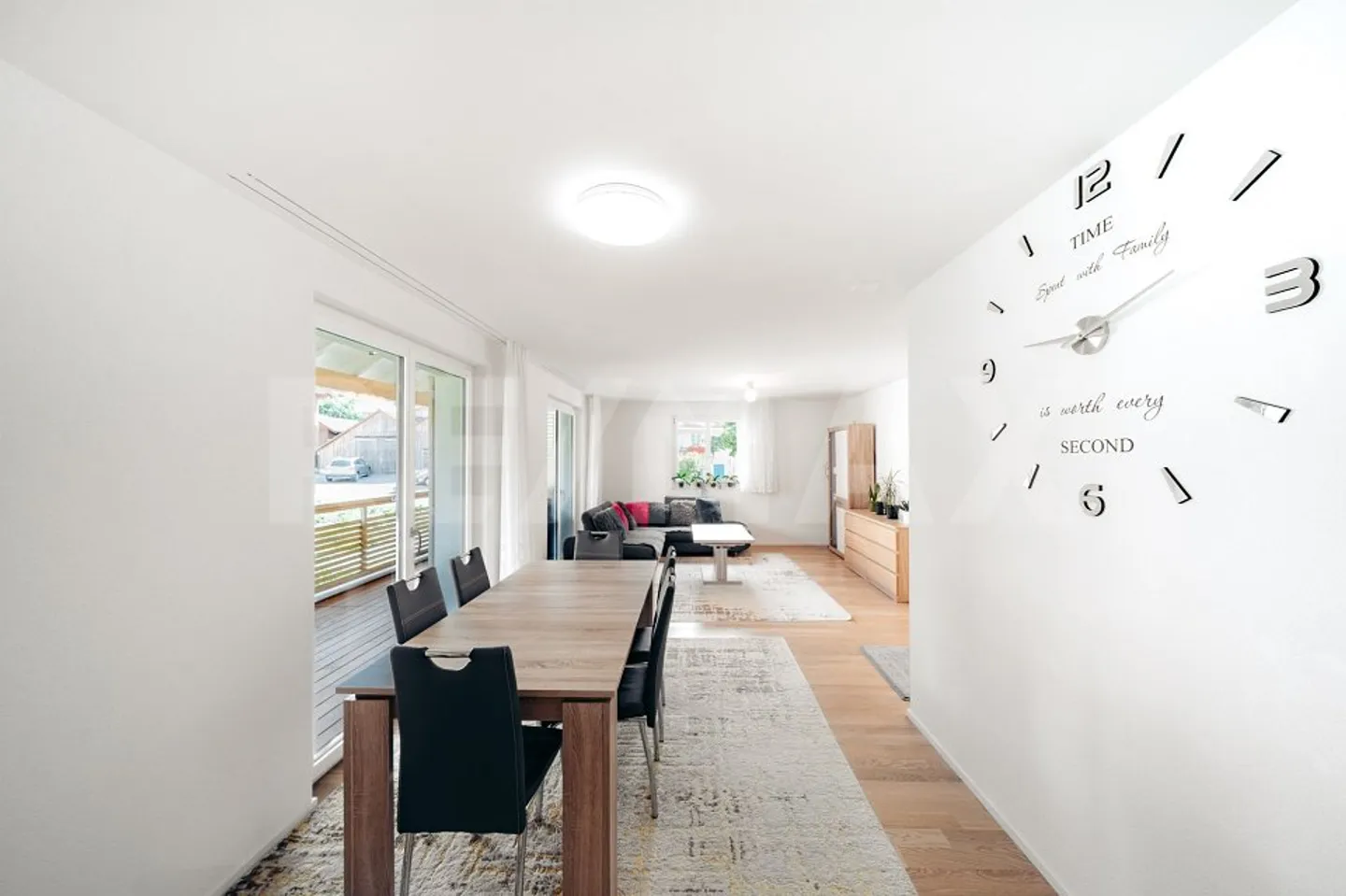 Moderne 3.5-Zimmer-Wohnung mit grossem Balkon im Herzen von Rafz - Foto 7 di 13