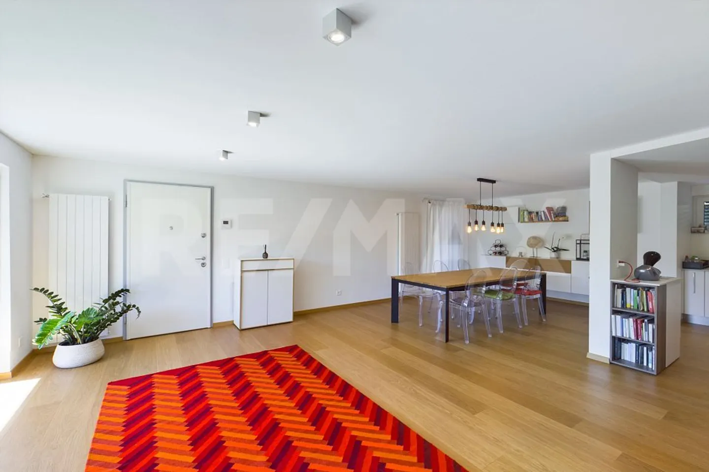 Charming Duplex Home - Photo 4 of 13