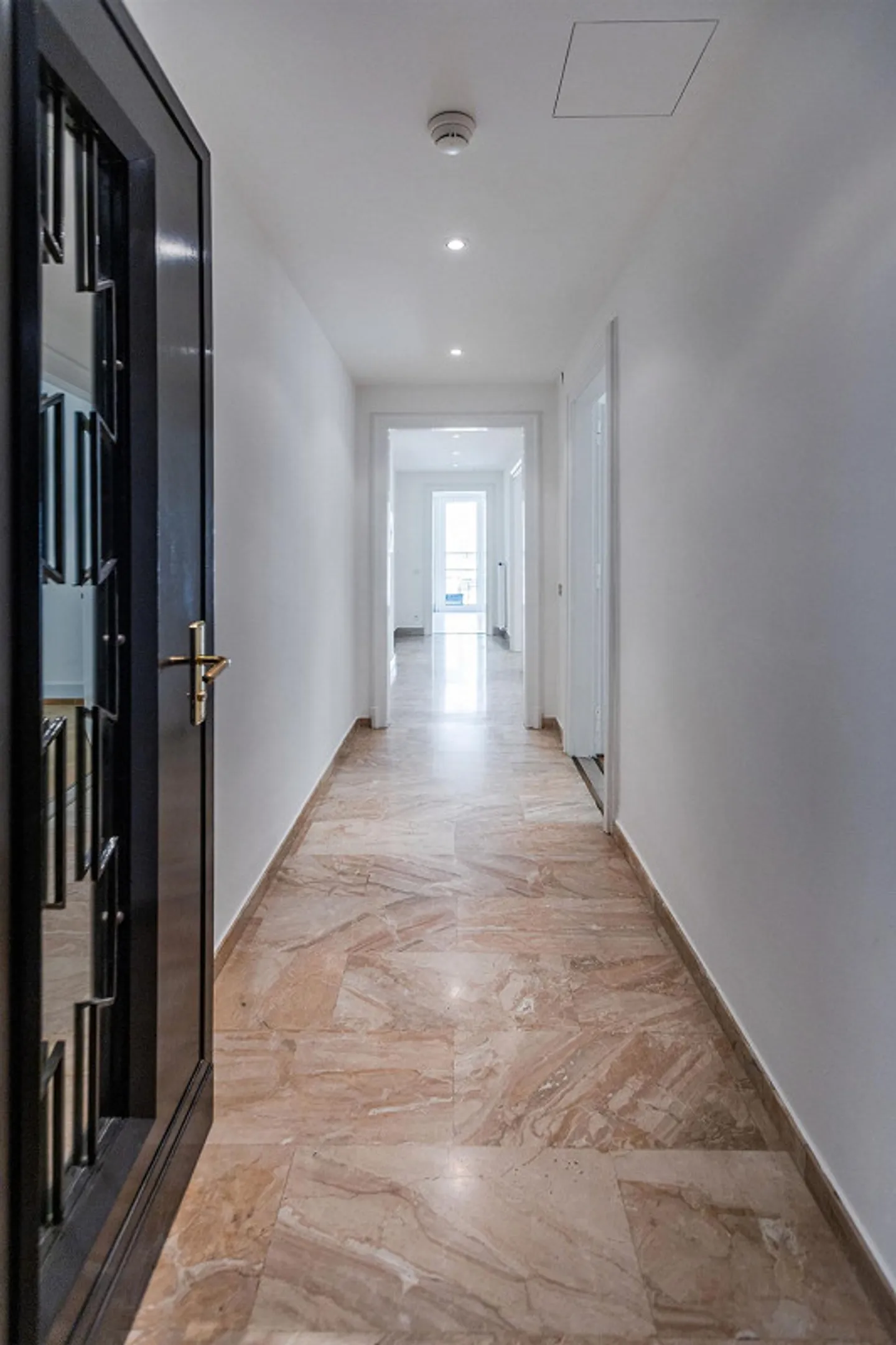 Prestige, functionality and central location in a single solution - Photo 6 of 9