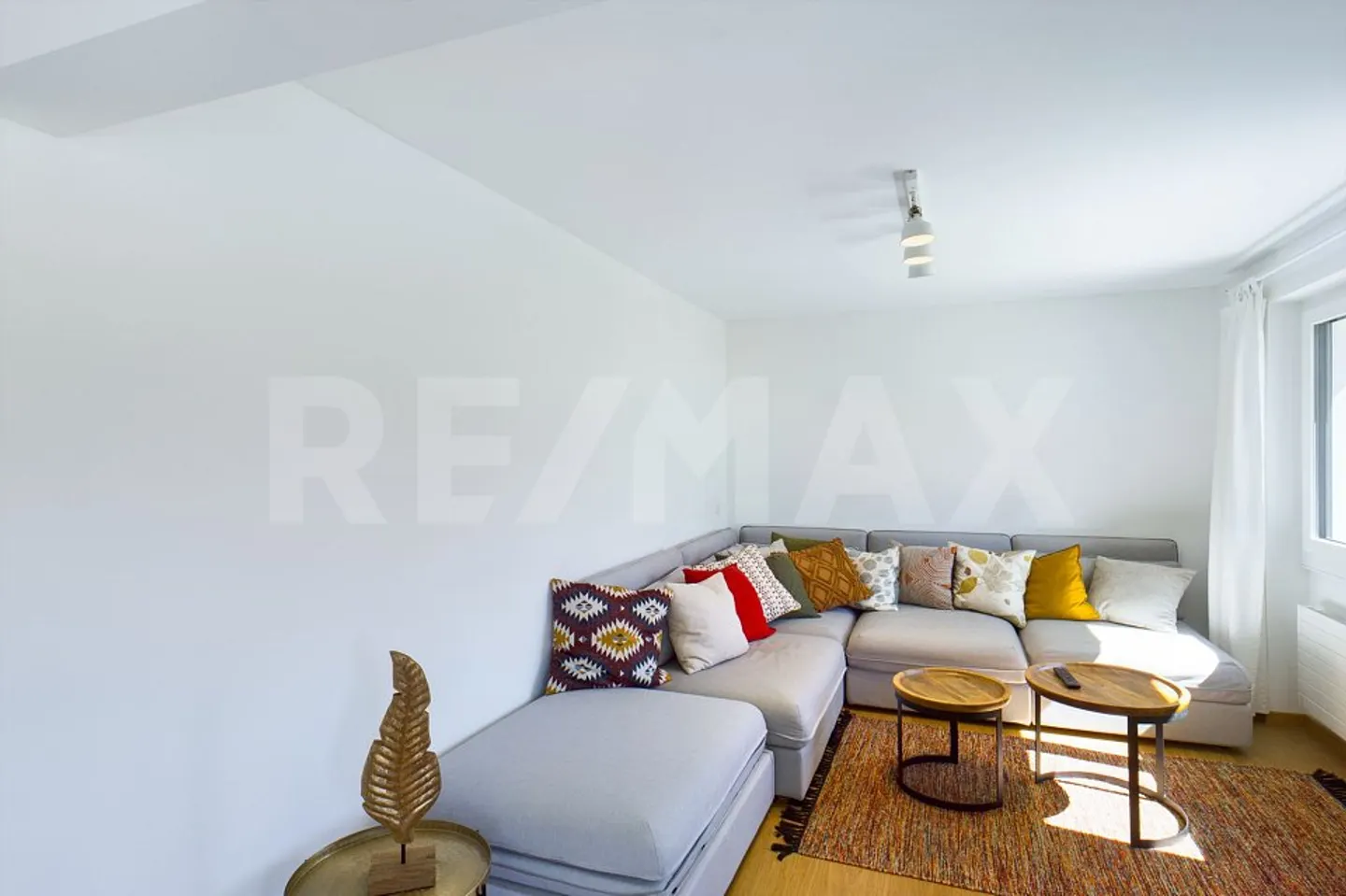 Charming Duplex Home - Photo 6 of 13