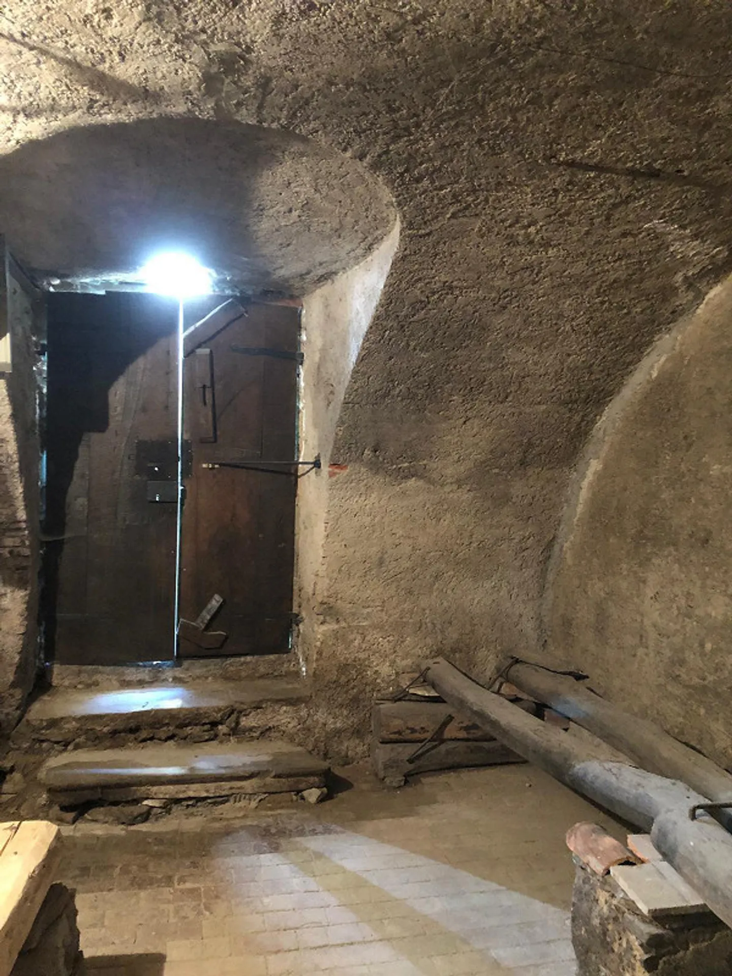 Tessiner Keller auf Zwei Ebenen mit Offener Aussicht - Foto 7 von 8