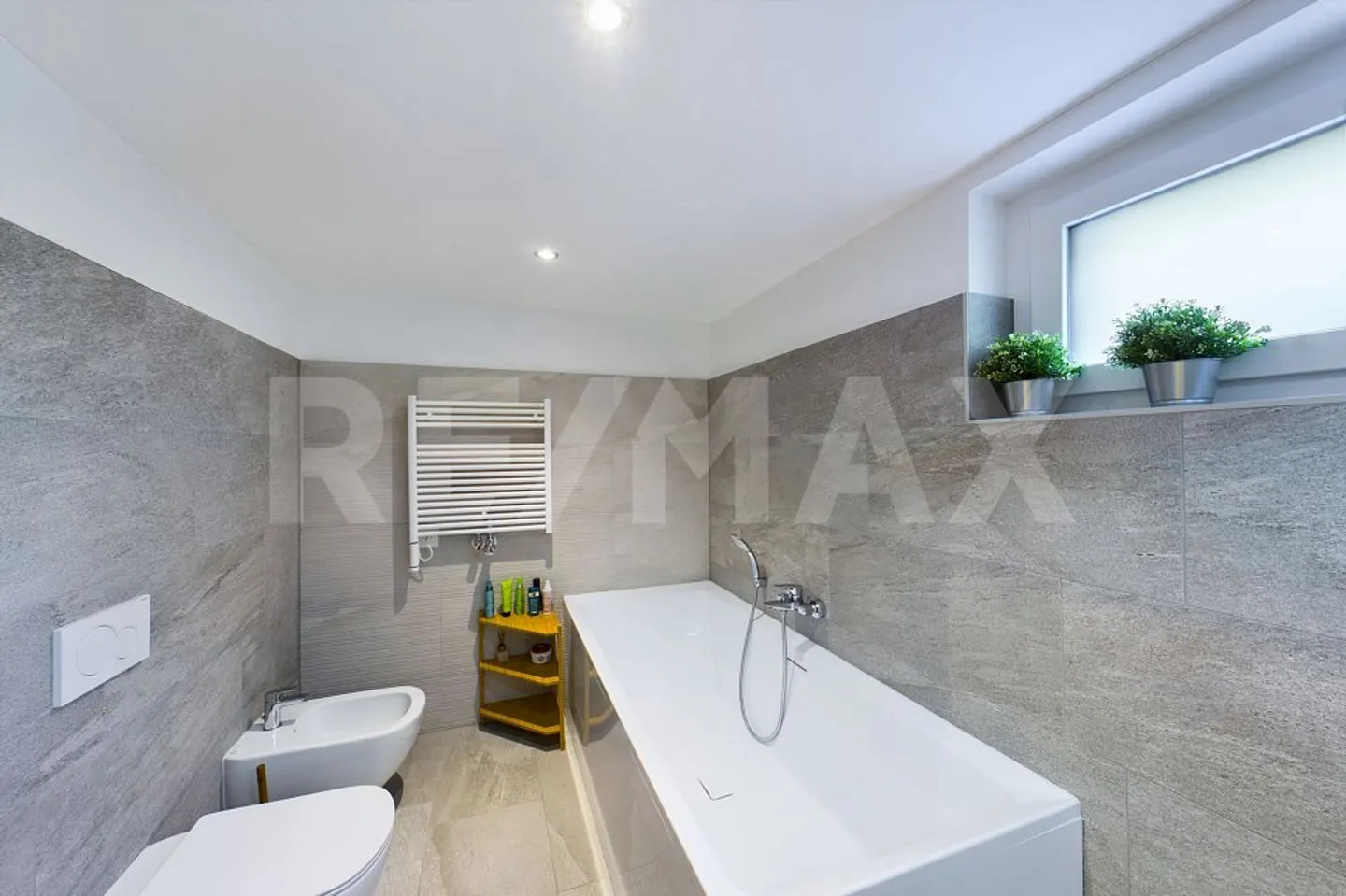 Charming Duplex Home - Photo 9 of 13