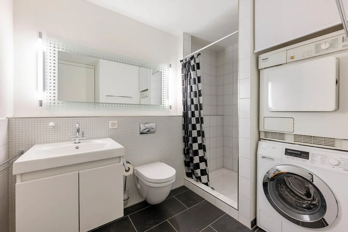 High Comfort and Breathtaking Views - Photo 8 of 13