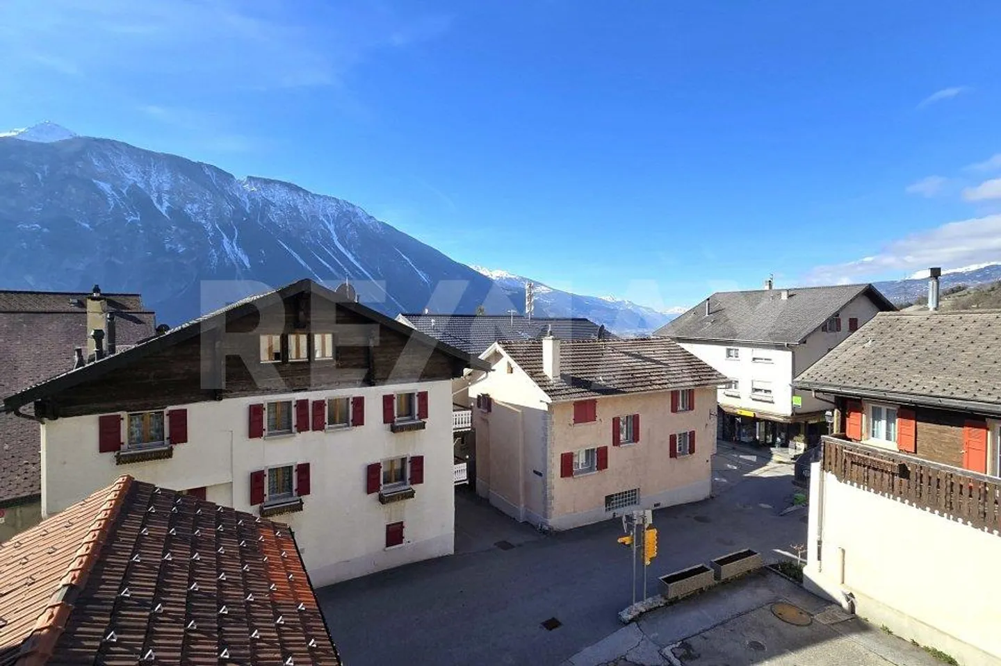 Charming apartment in the village center - Photo 5 of 13