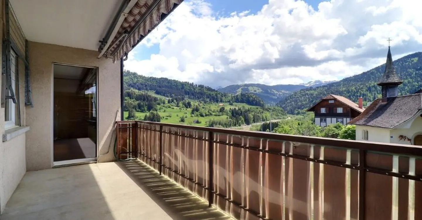 Appartamento affascinante di 4,5 stanze con balcone e garage - Foto 1 di 13