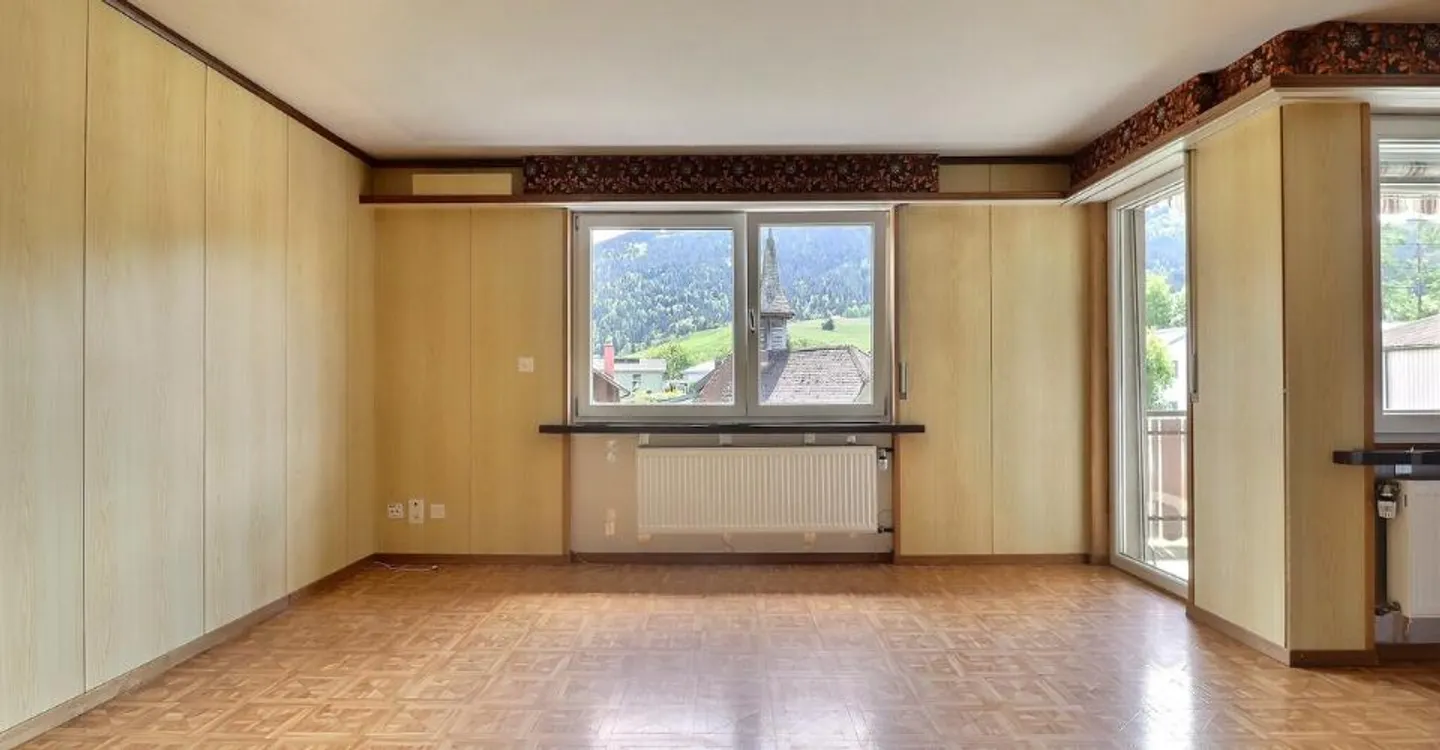 Appartamento affascinante di 4,5 stanze con balcone e garage - Foto 3 di 13