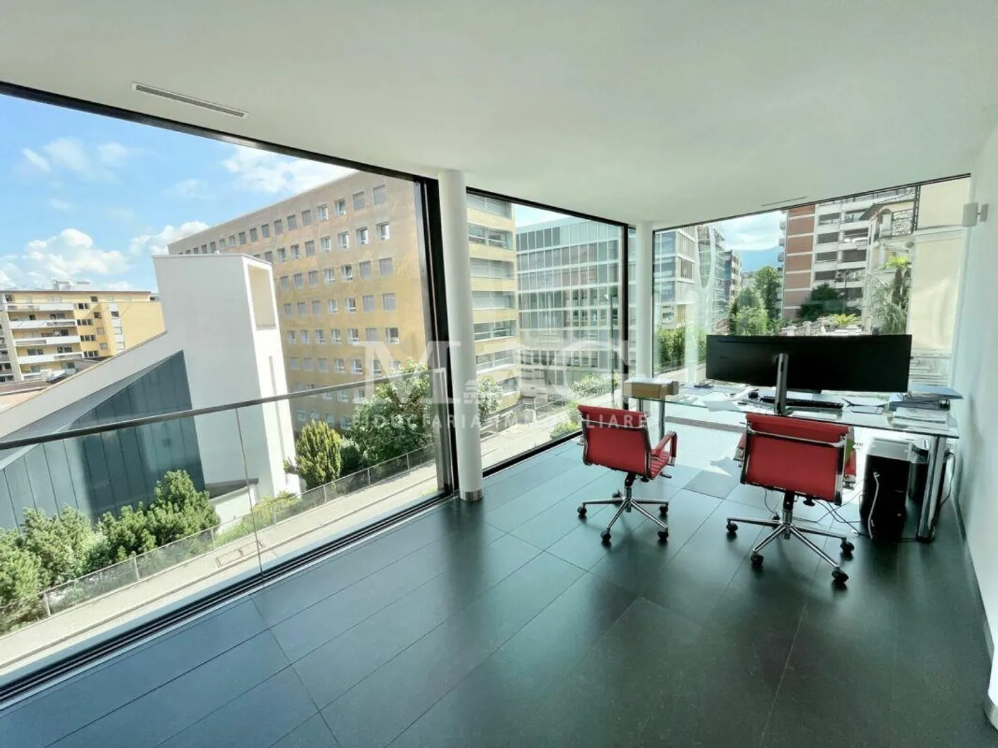 Lugano, Paradiso: Ufficio moderno, super tecnologico e sostenibile con vista lago, 4 stanze - Foto 1 di 4