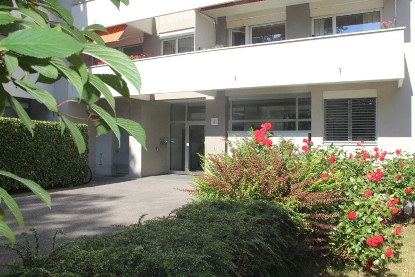 Appartement lumineux de 3,5 pièces dans le quartier populaire de Lacuna - calme, vert... - Photo 2 sur 12