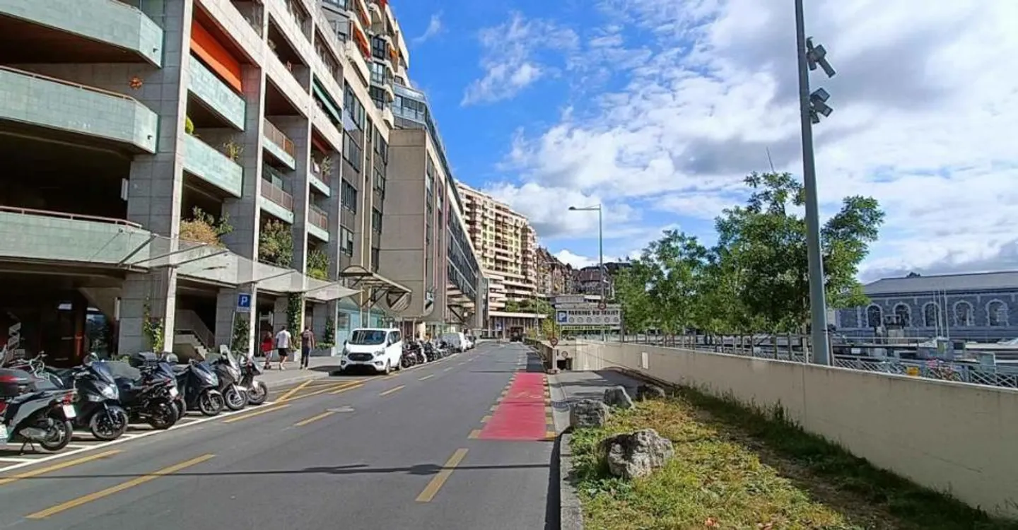 Indoor Parking - Seujet - Photo 2 of 2