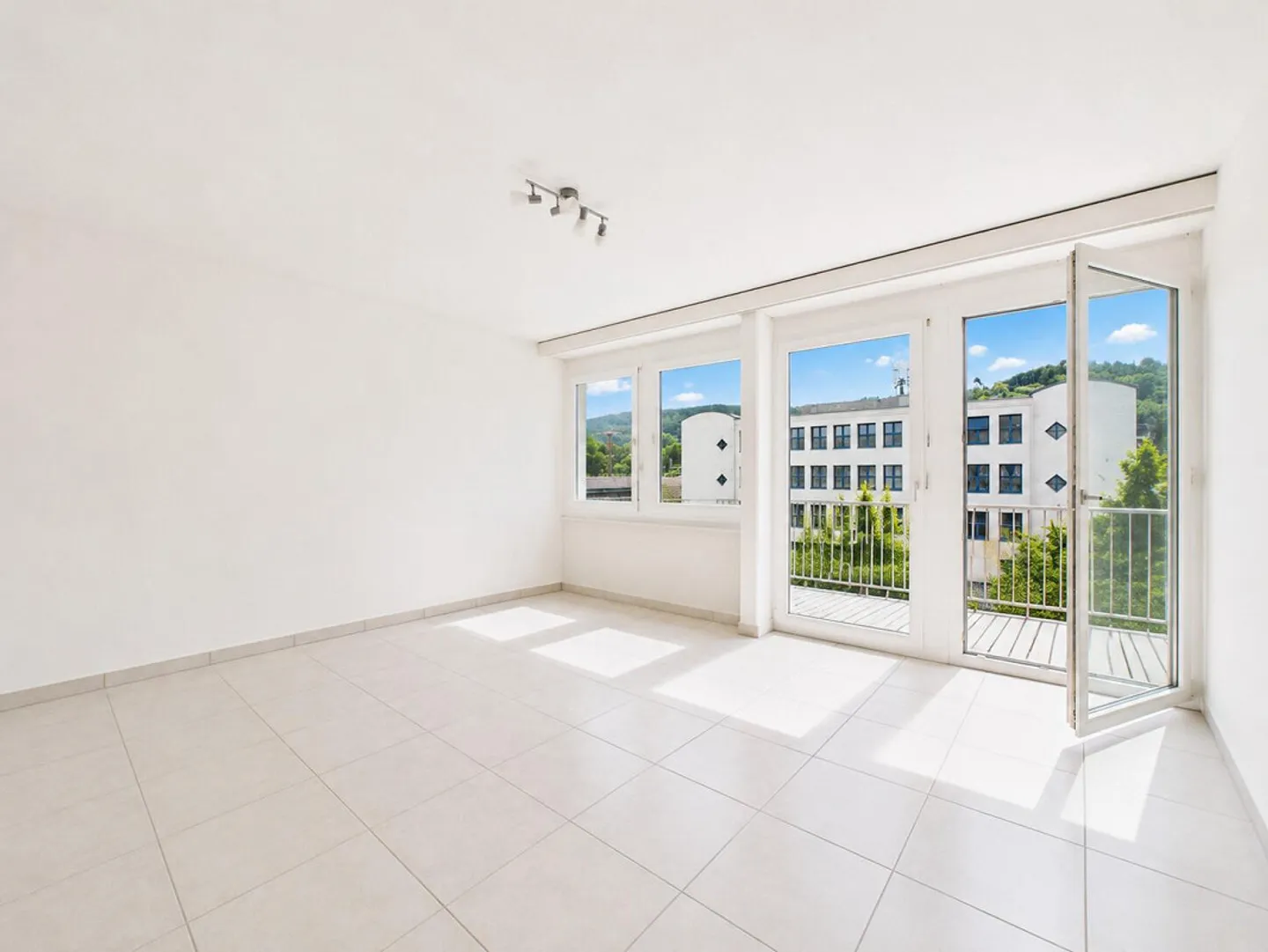 Calme avec garage et ascenseur ! - Photo 1 sur 7