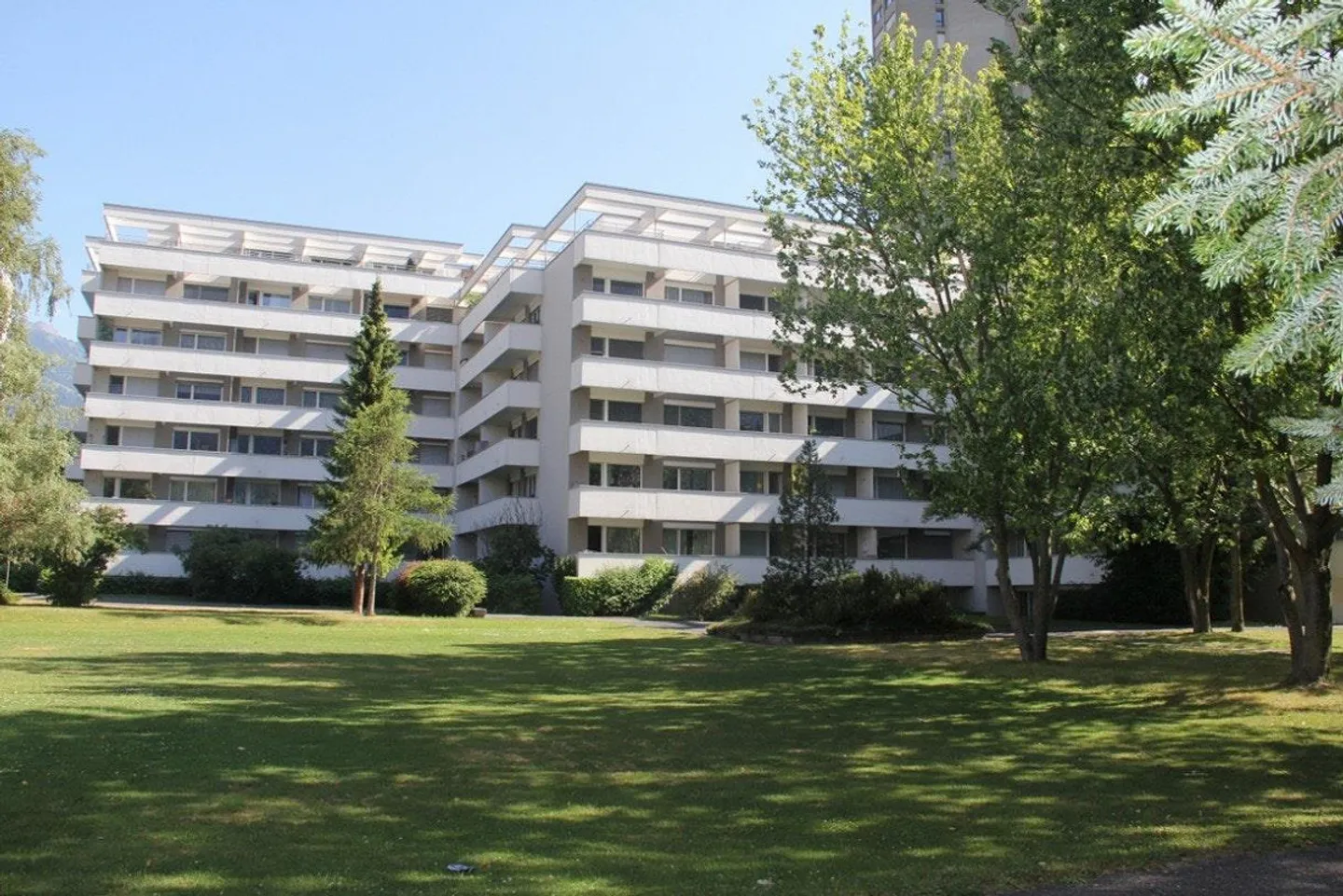 Appartement lumineux de 3,5 pièces dans le quartier populaire de Lacuna - calme, vert... - Photo 1 sur 12