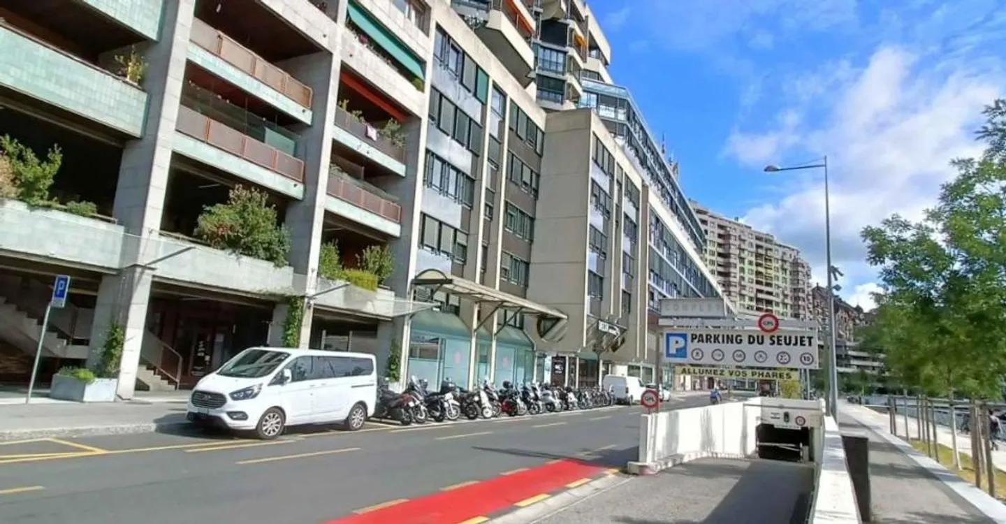 Indoor Parking - Seujet - Photo 1 of 2