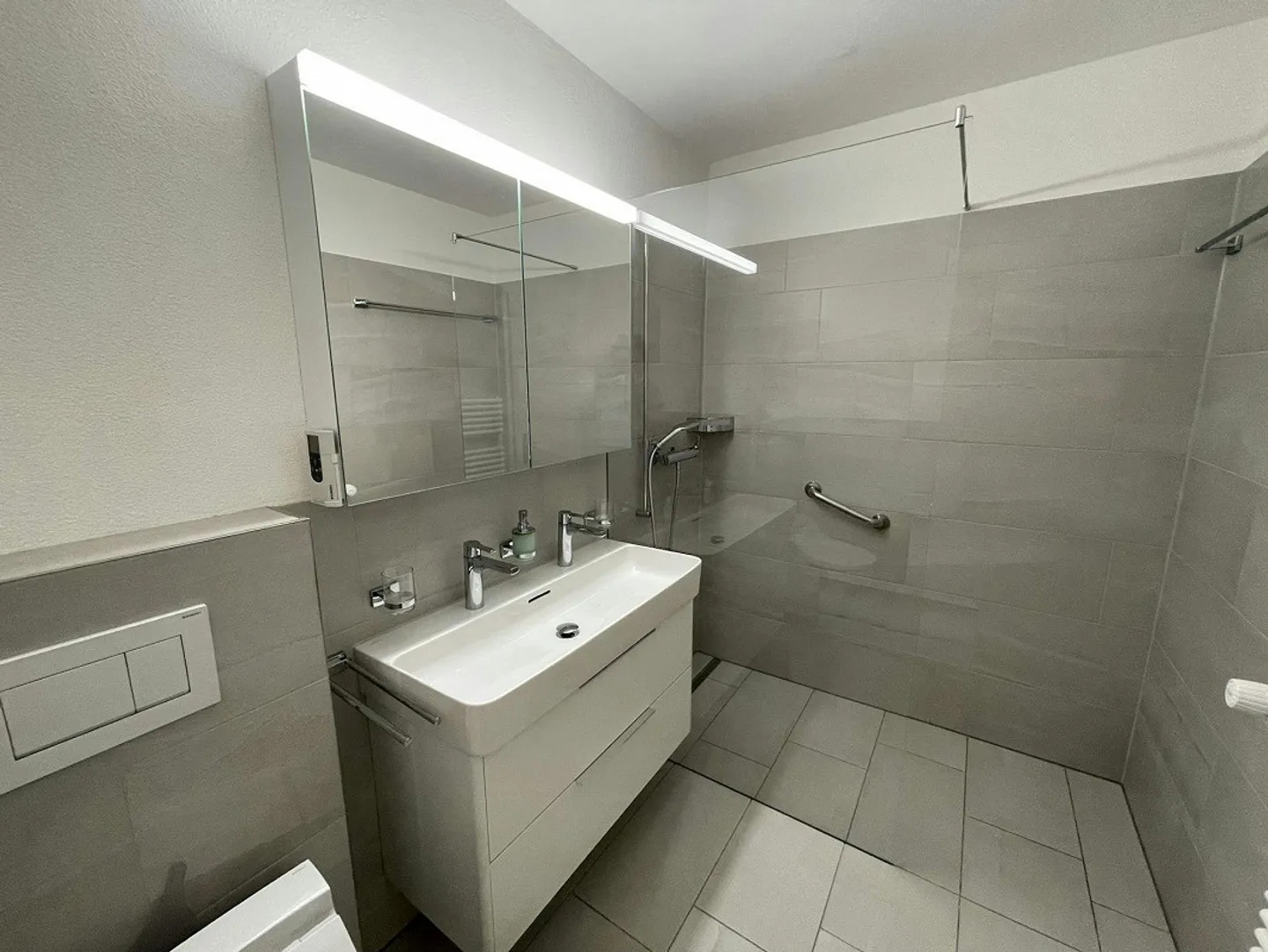 Appartement lumineux de 3,5 pièces dans le quartier populaire de Lacuna - calme, vert... - Photo 9 sur 12