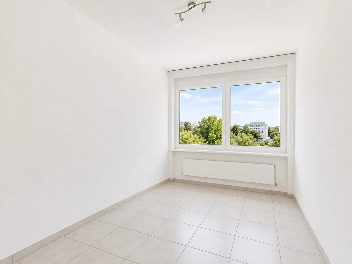 Calme avec garage et ascenseur ! - Photo 2 sur 7