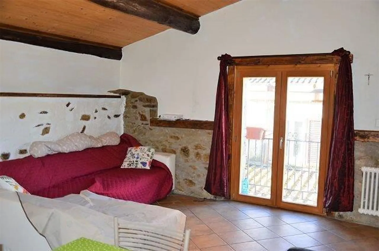 Schönes rustikales Haus mit 2 1/2 Zimmern im Dorf mit Garten und Pergola - Foto 2 von 22