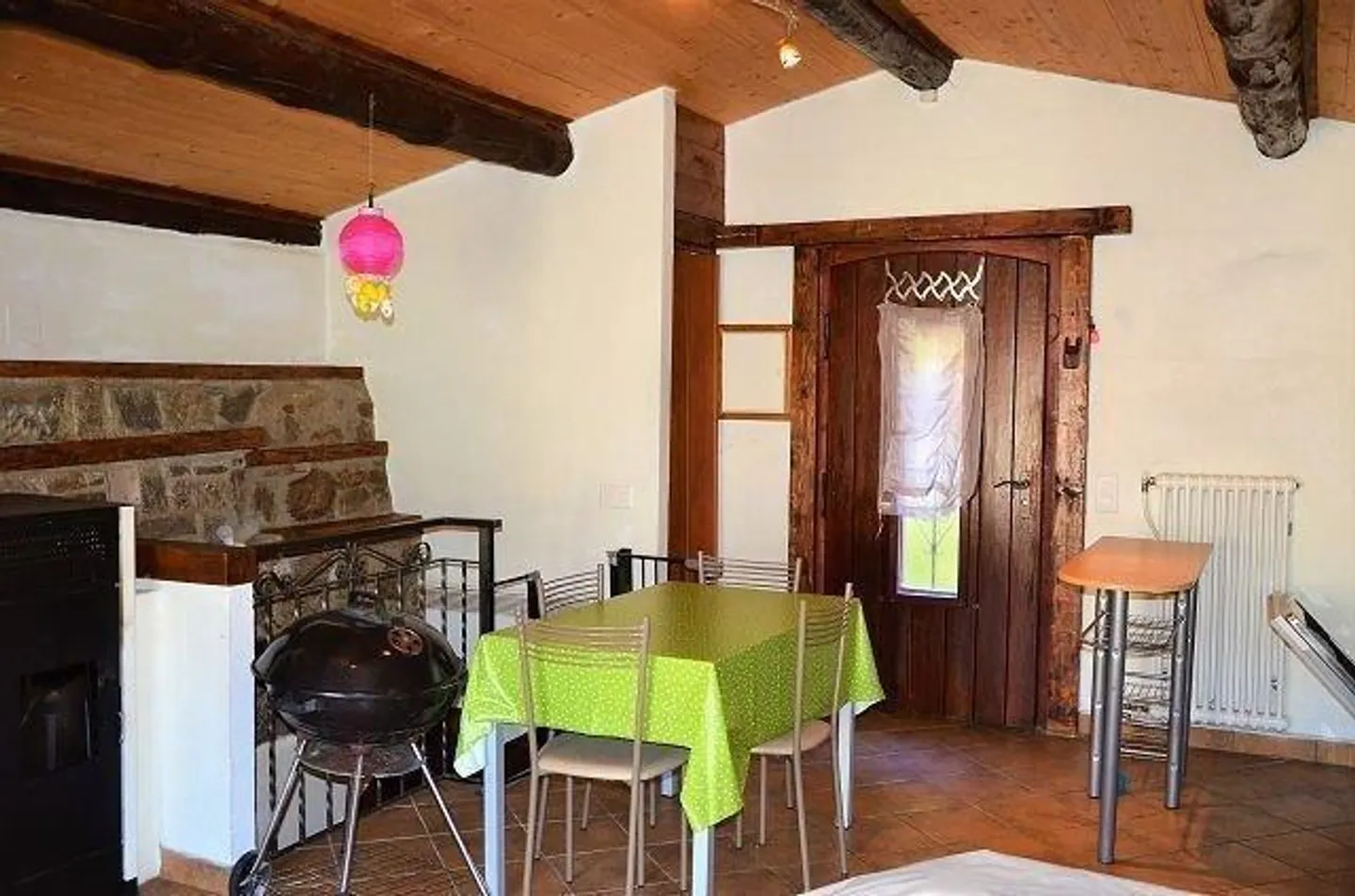 Schönes rustikales Haus mit 2 1/2 Zimmern im Dorf mit Garten und Pergola - Foto 4 von 22