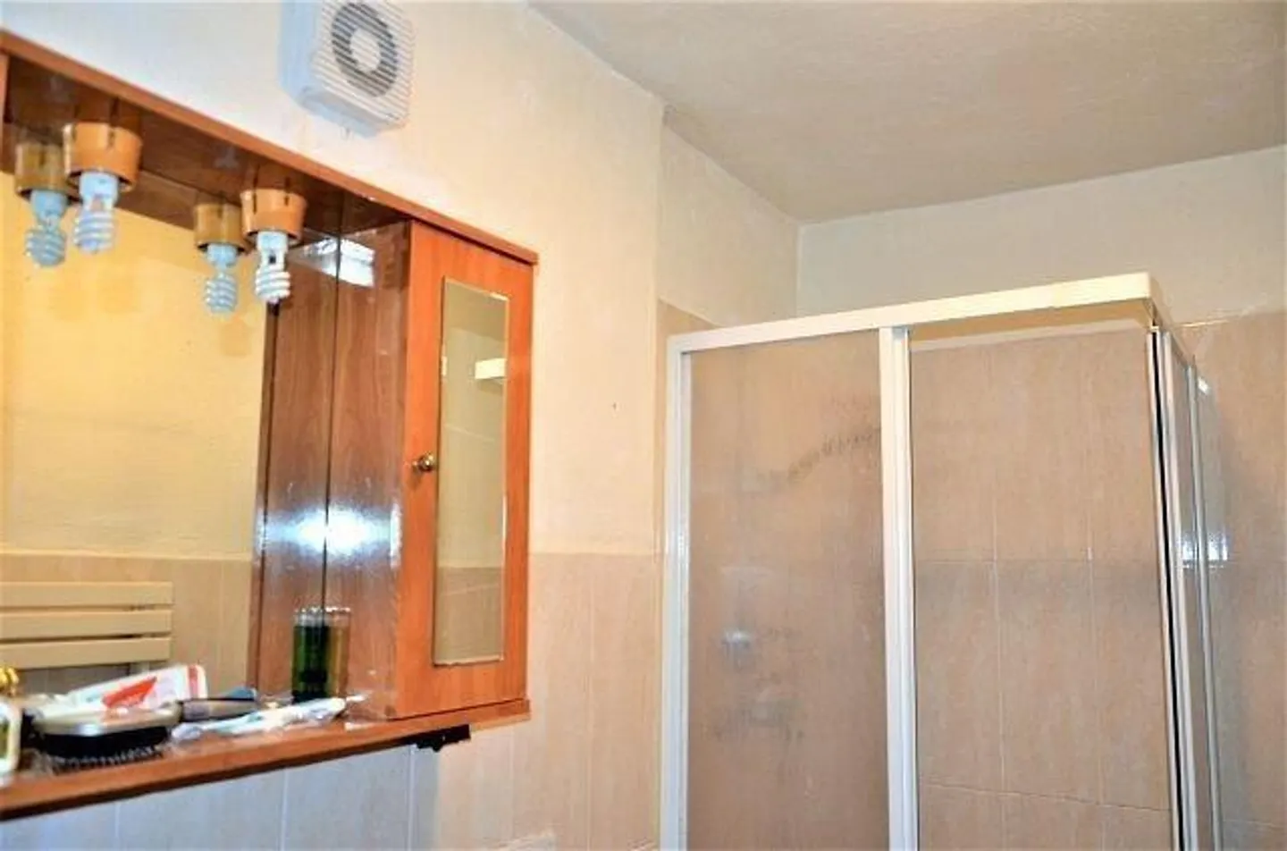 Schönes rustikales Haus mit 2 1/2 Zimmern im Dorf mit Garten und Pergola - Foto 10 von 22