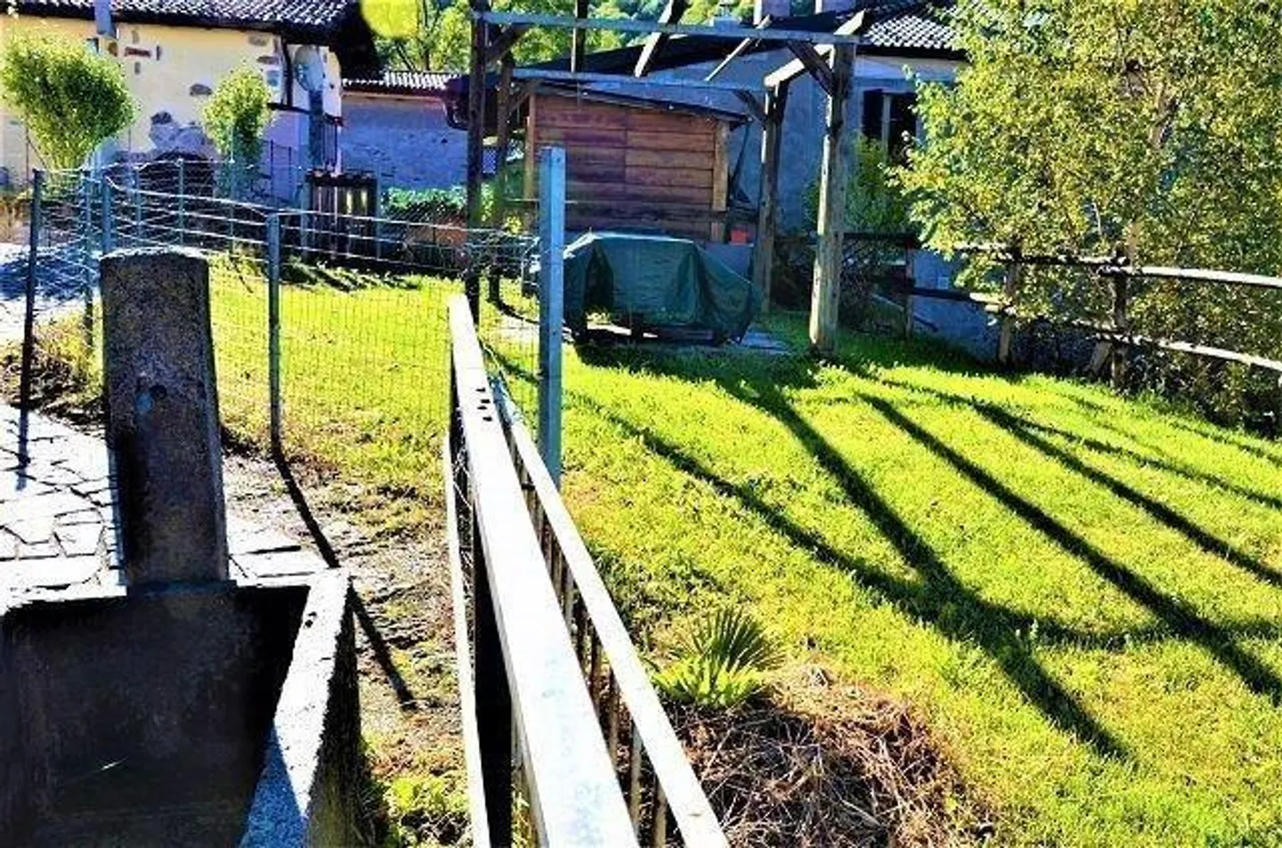 Schönes rustikales Haus mit 2 1/2 Zimmern im Dorf mit Garten und Pergola - Foto 12 von 22