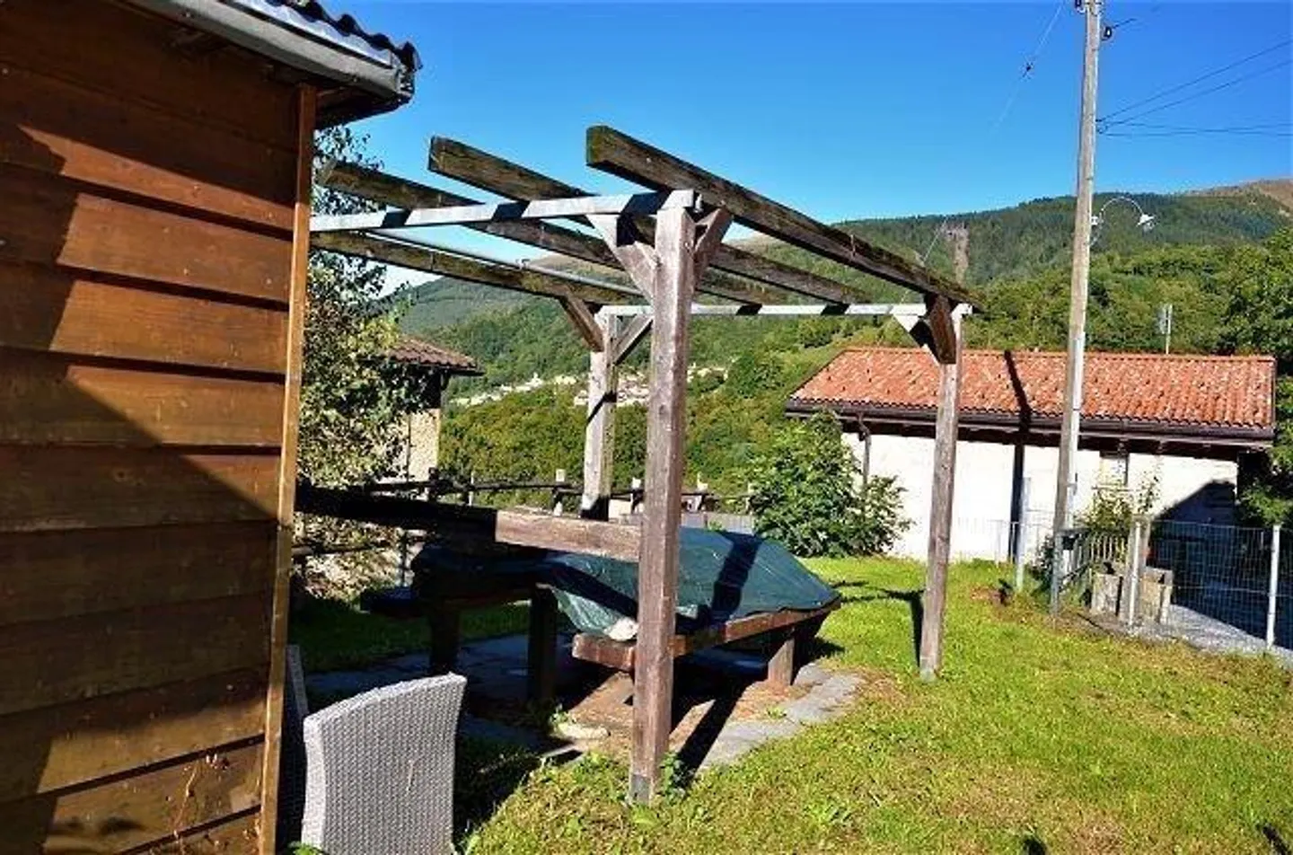 Schönes rustikales Haus mit 2 1/2 Zimmern im Dorf mit Garten und Pergola - Foto 13 von 22