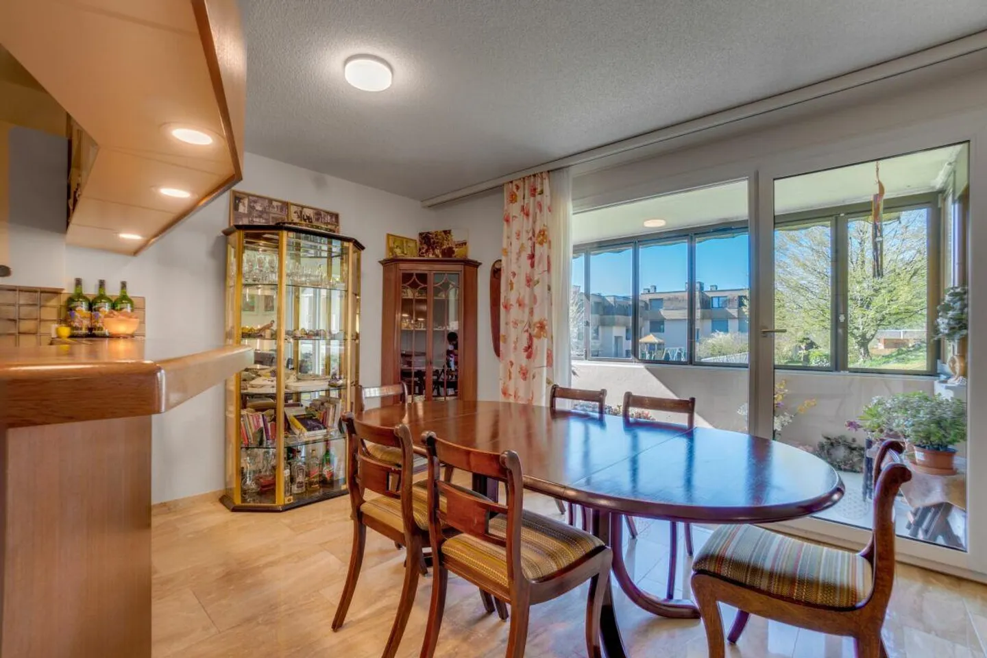 ELEGANT 4.5 ROOM FAMILY APARTMENT - Photo 4 of 10