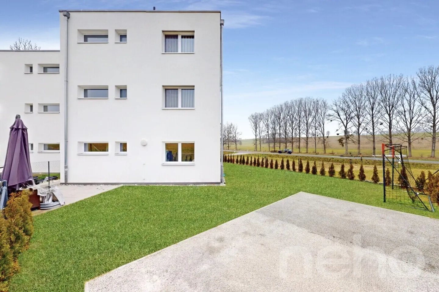 Schöne moderne Einfamilienvilla mit Garten - Foto 11 von 13